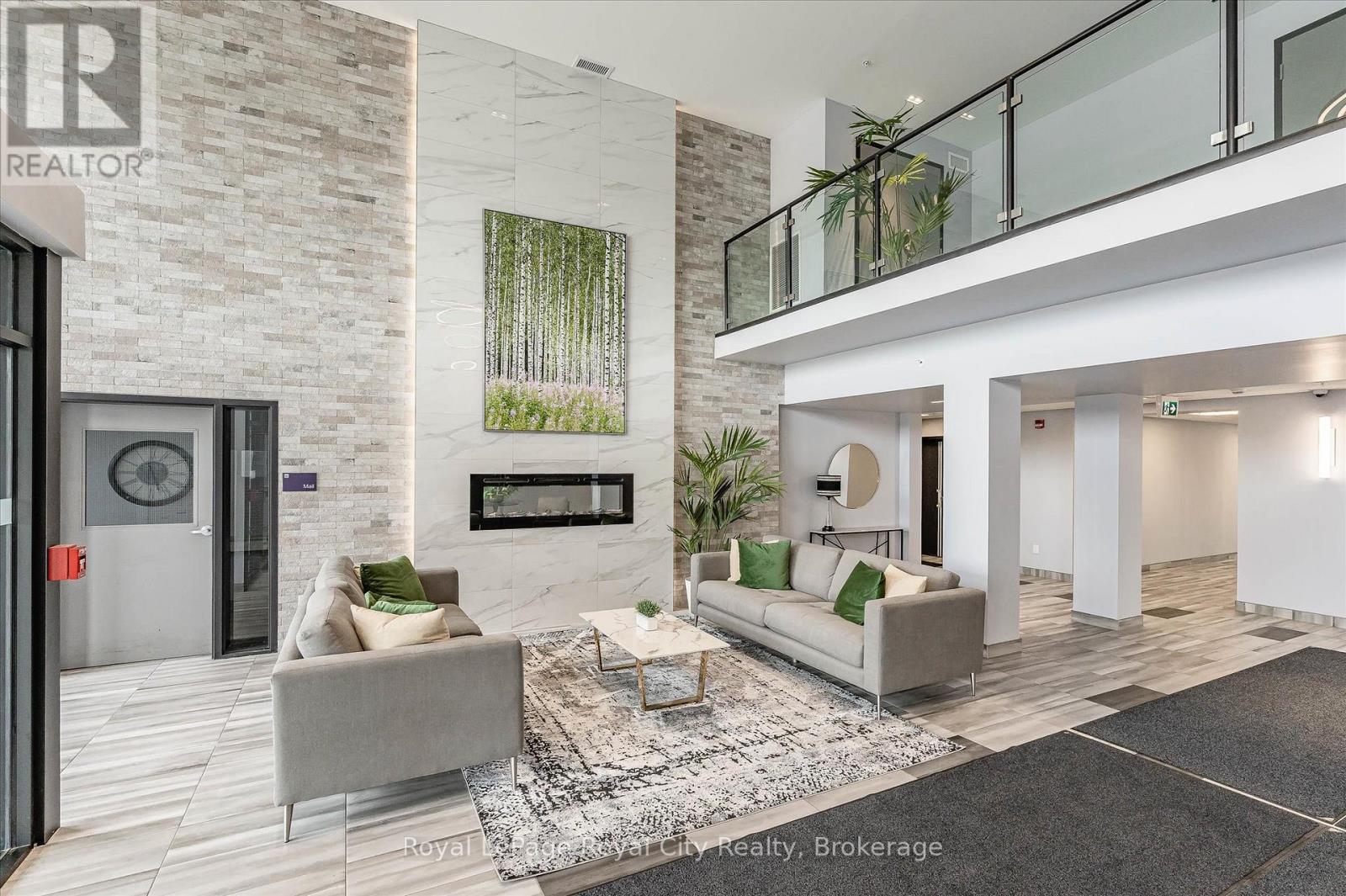 












121 - 35 KINGSBURY SQUARE

,
Guelph (Pineridge/Westminster Woods),




Ontario
N1L0J4

