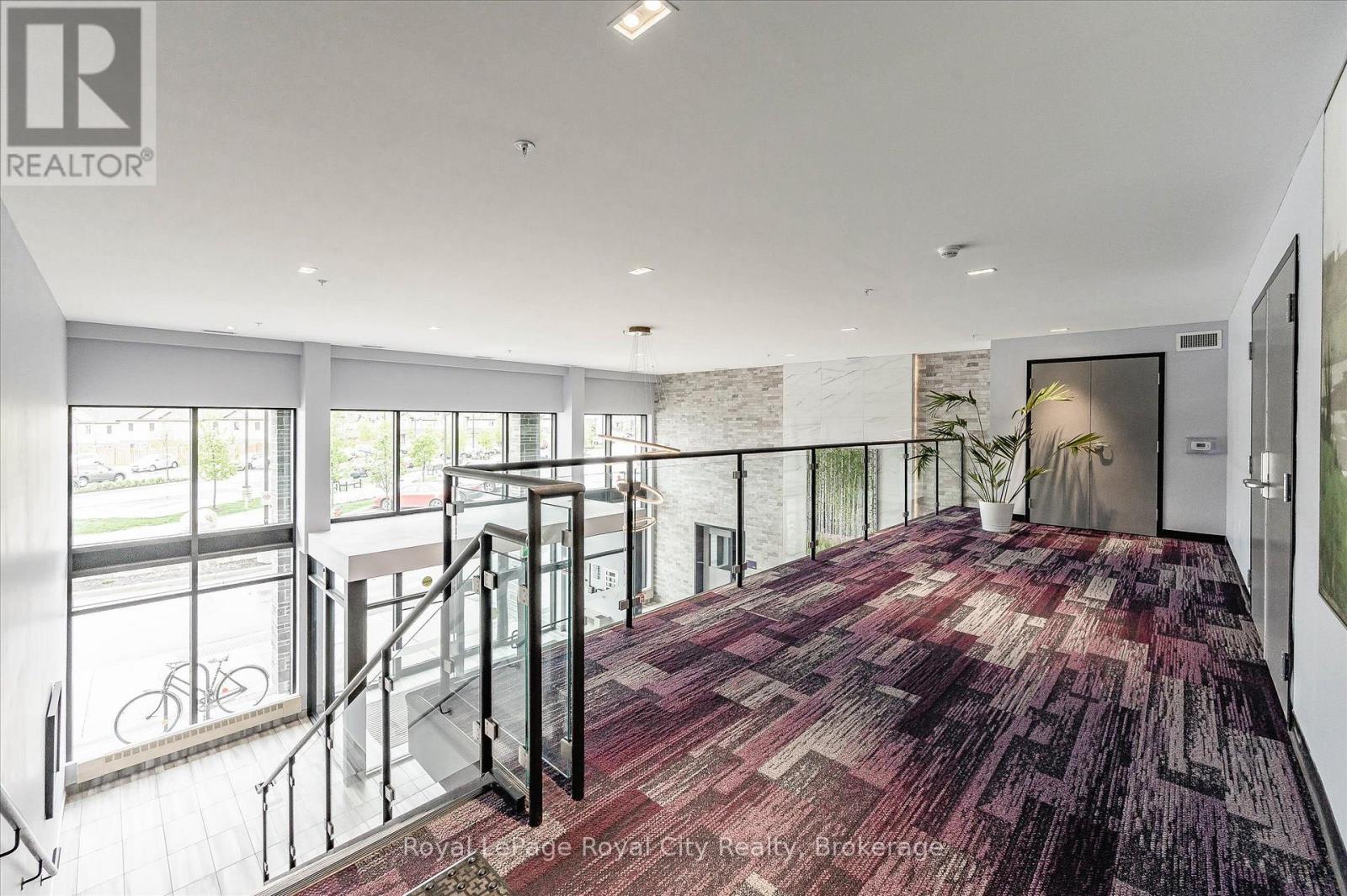 












121 - 35 KINGSBURY SQUARE

,
Guelph (Pineridge/Westminster Woods),




Ontario
N1L0J4

