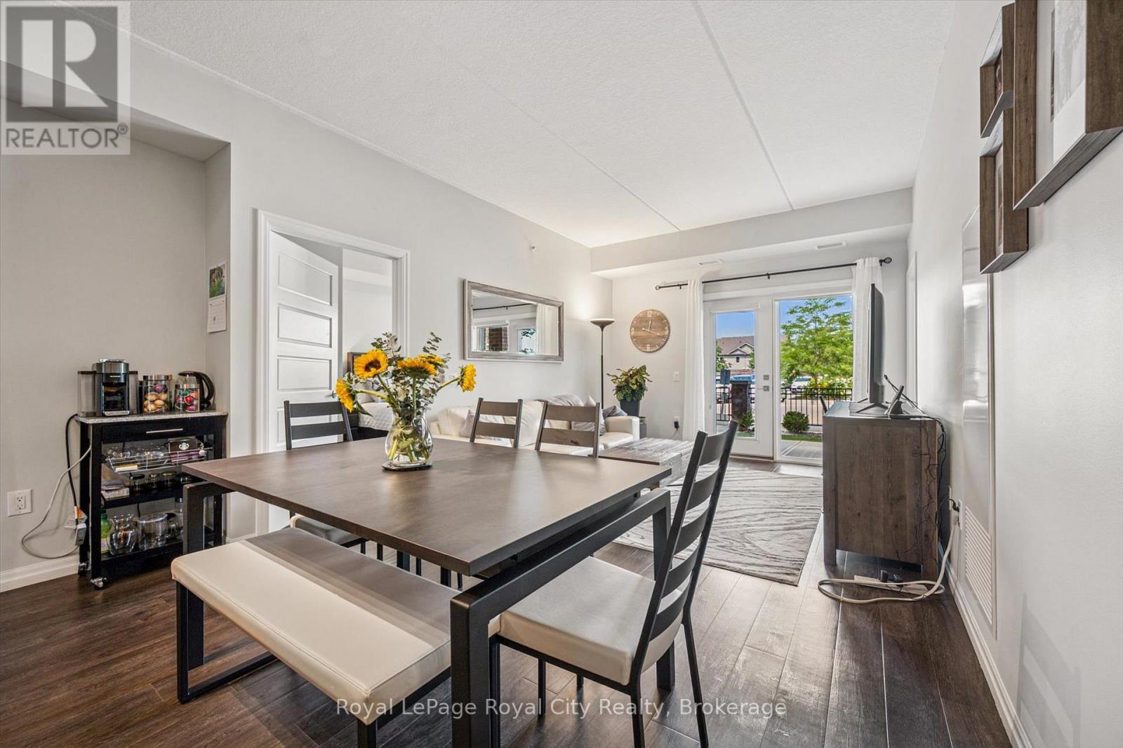 












121 - 35 KINGSBURY SQUARE

,
Guelph (Pineridge/Westminster Woods),




Ontario
N1L0J4

