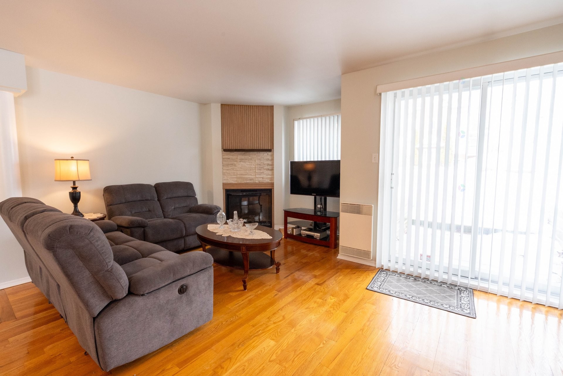 









2090


Av. Albert-Murphy

, 101,
Laval (Chomedey),




QC
H7T2V8

