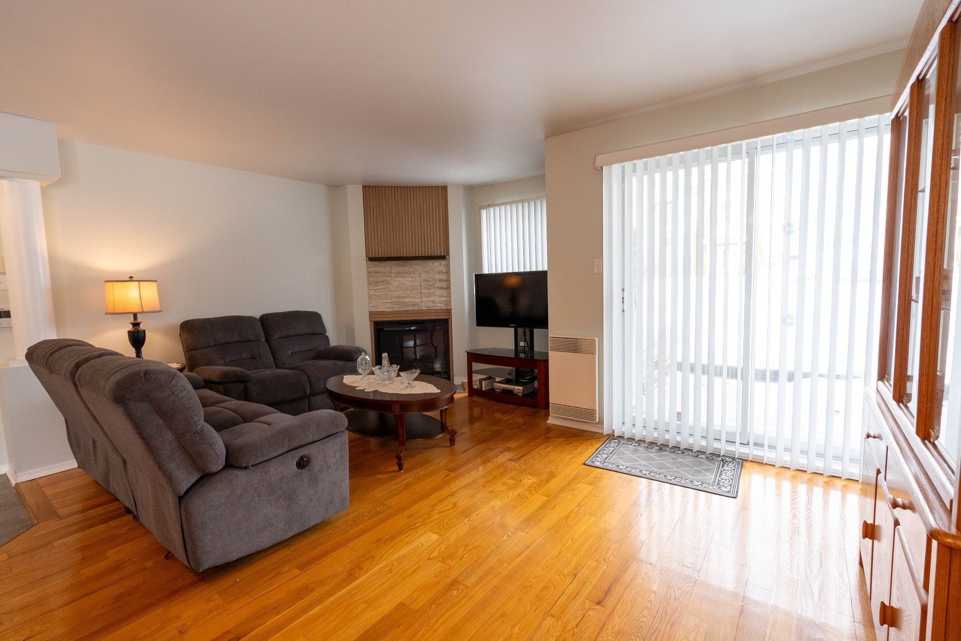 









2090


Av. Albert-Murphy

, 101,
Laval (Chomedey),




QC
H7T2V8


