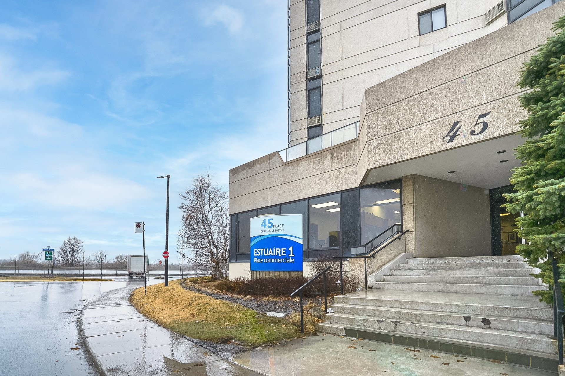 









45


Place Charles-Le Moyne

, 95,
Longueuil (Le Vieux-Longueuil),




QC
J4K5G5

