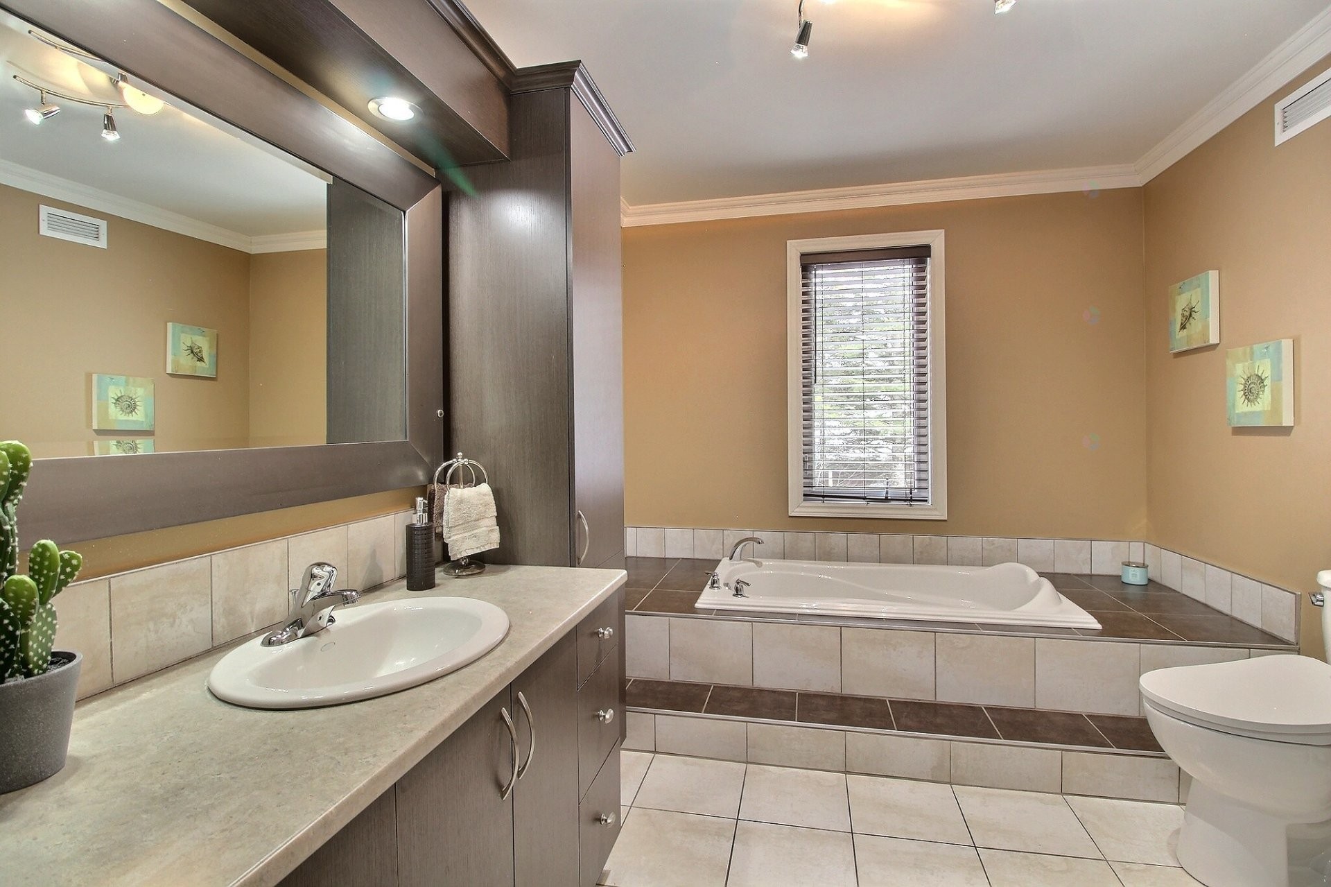 









51


Rue Selena

,
East Angus,




QC
J0B1R0

