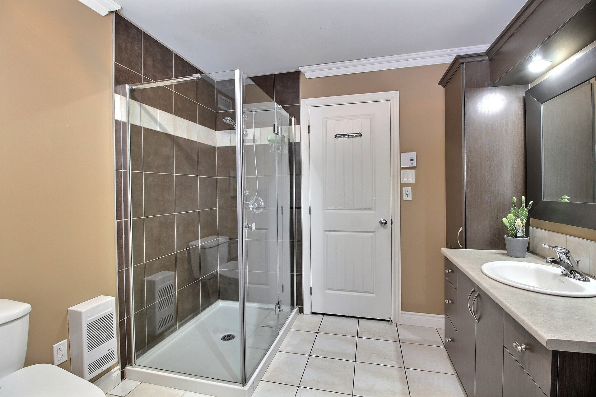 









51


Rue Selena

,
East Angus,




QC
J0B1R0

