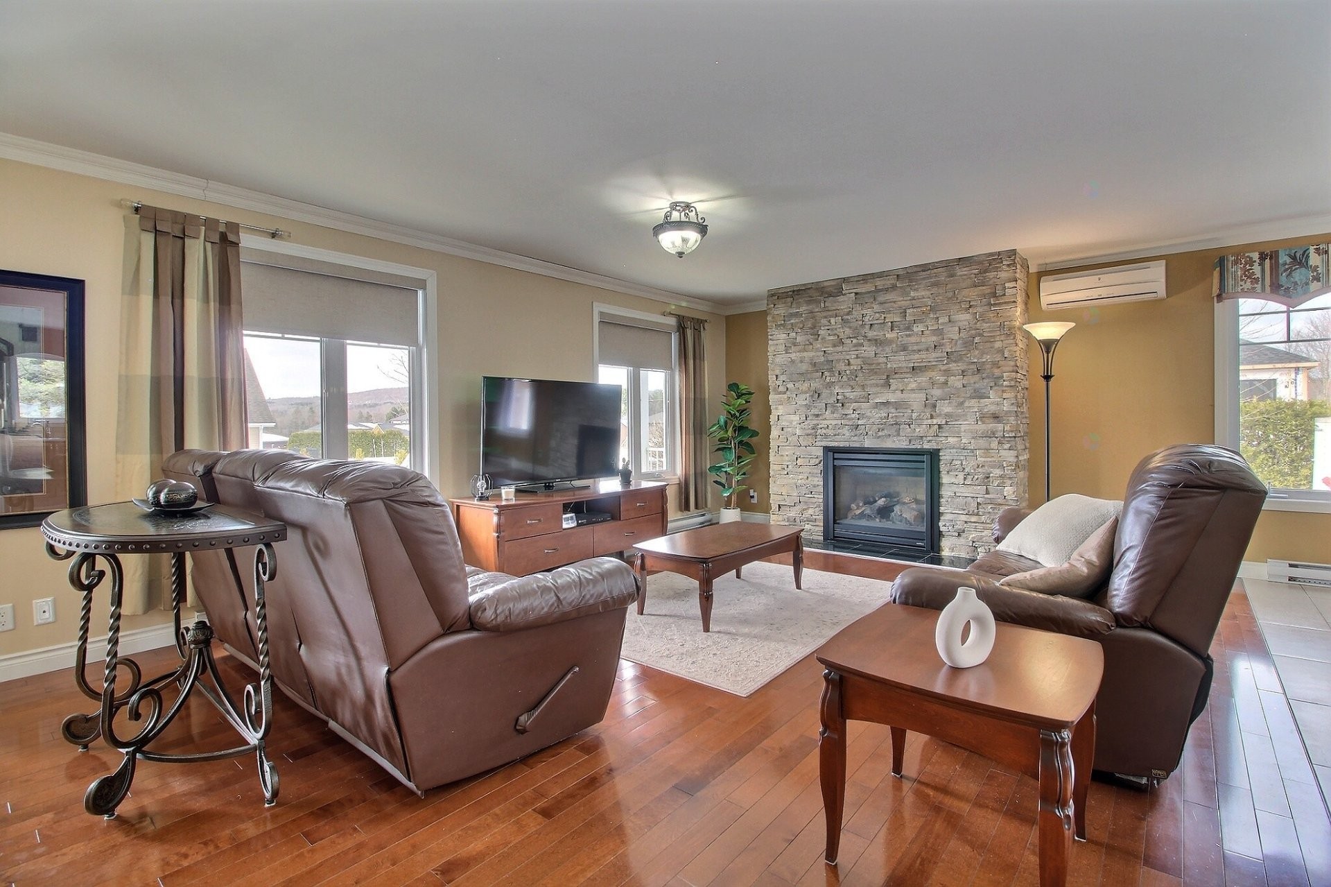 









51


Rue Selena

,
East Angus,




QC
J0B1R0

