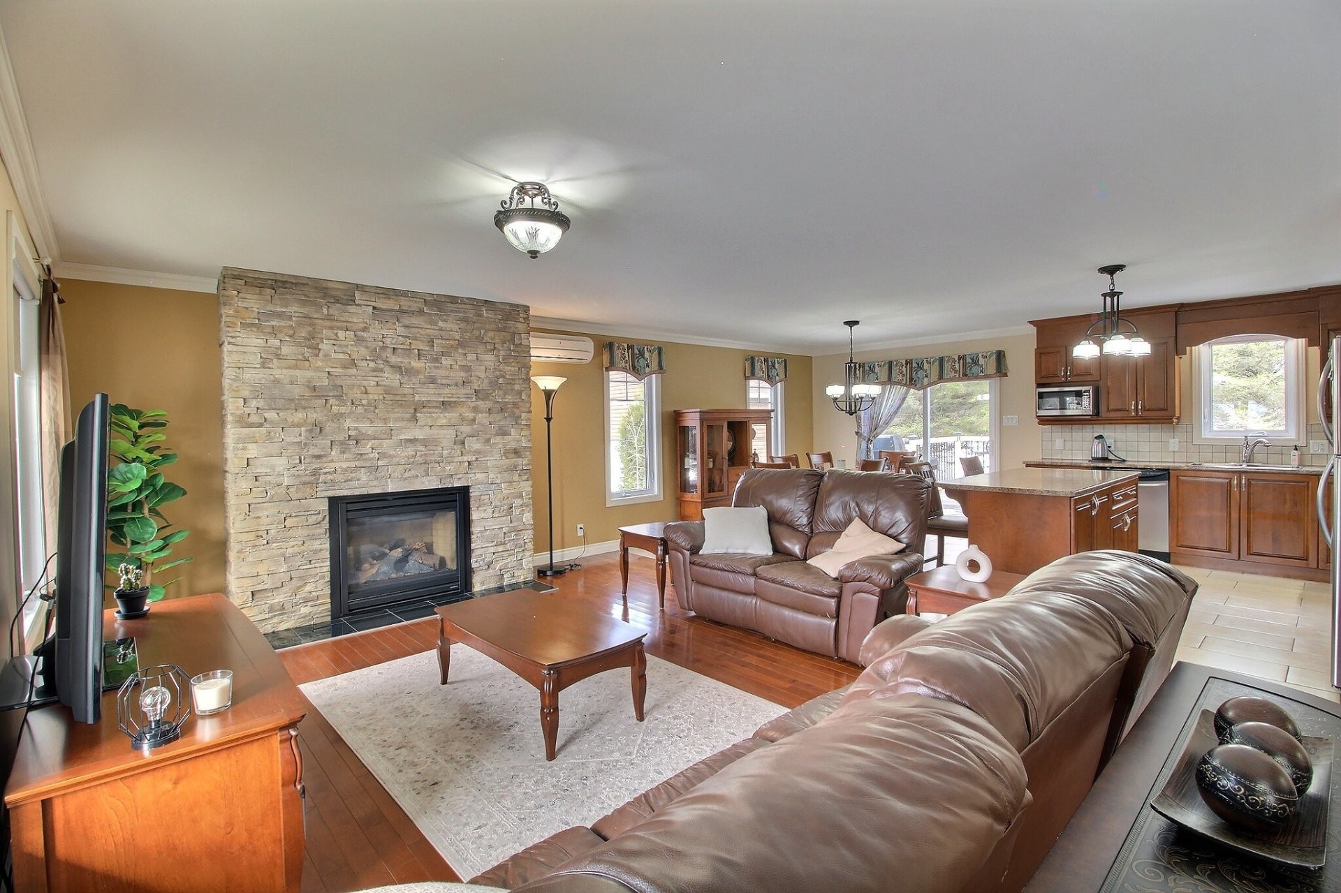 









51


Rue Selena

,
East Angus,




QC
J0B1R0

