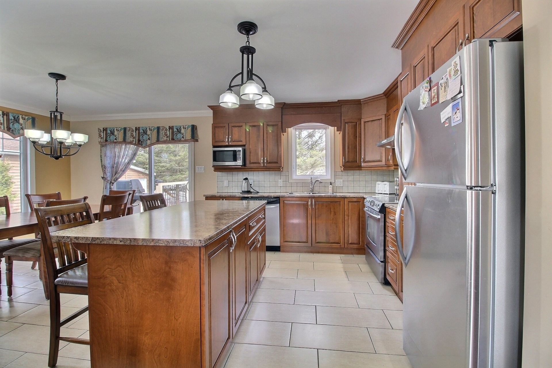 









51


Rue Selena

,
East Angus,




QC
J0B1R0

