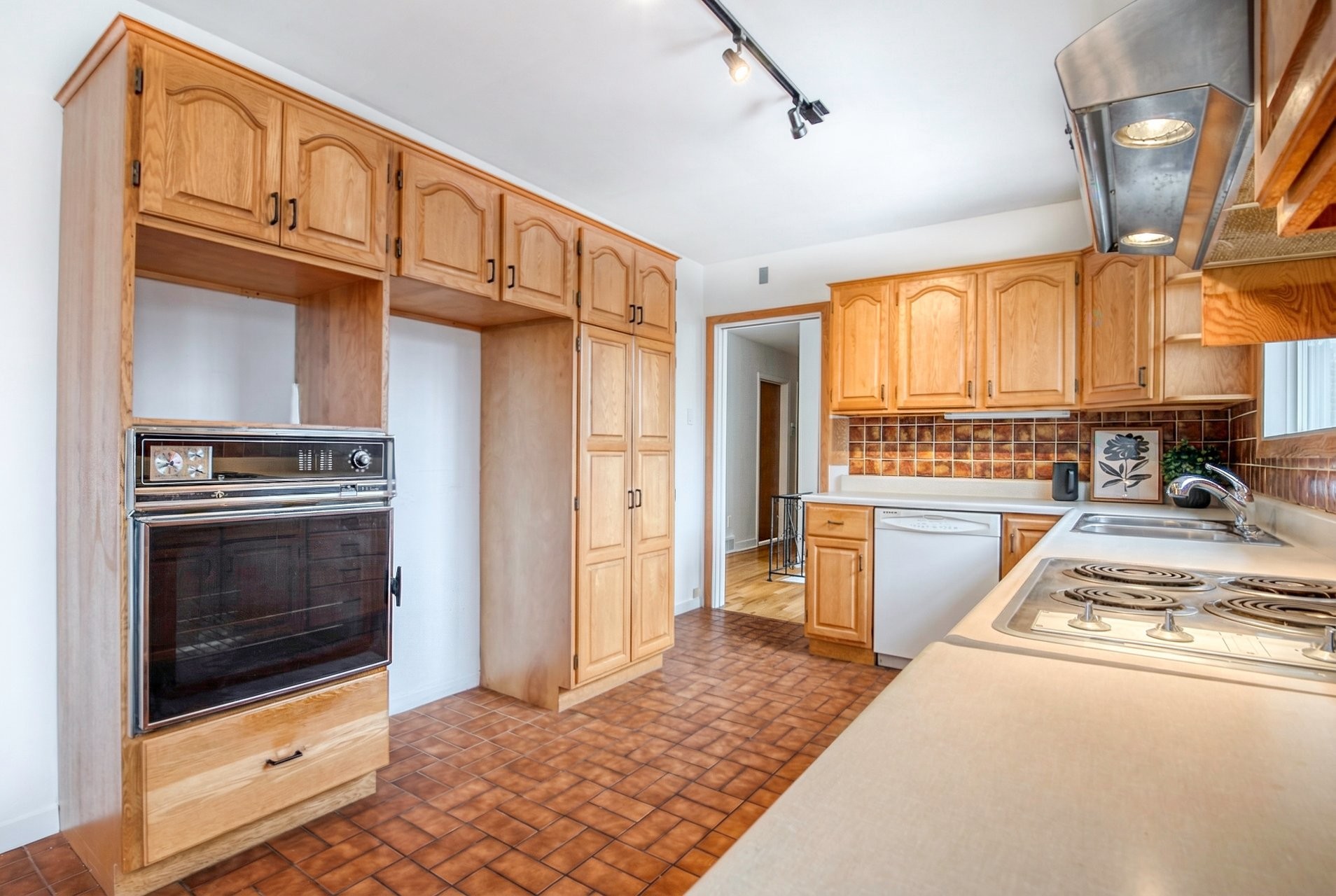 









2104


Rue Bellevue

,
Saint-Bruno-de-Montarville,




QC
J3V3X5

