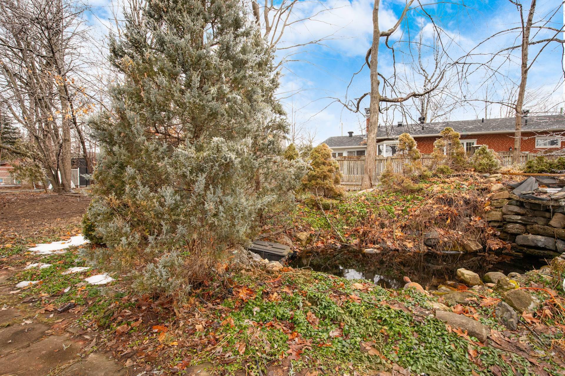 









2104


Rue Bellevue

,
Saint-Bruno-de-Montarville,




QC
J3V3X5

