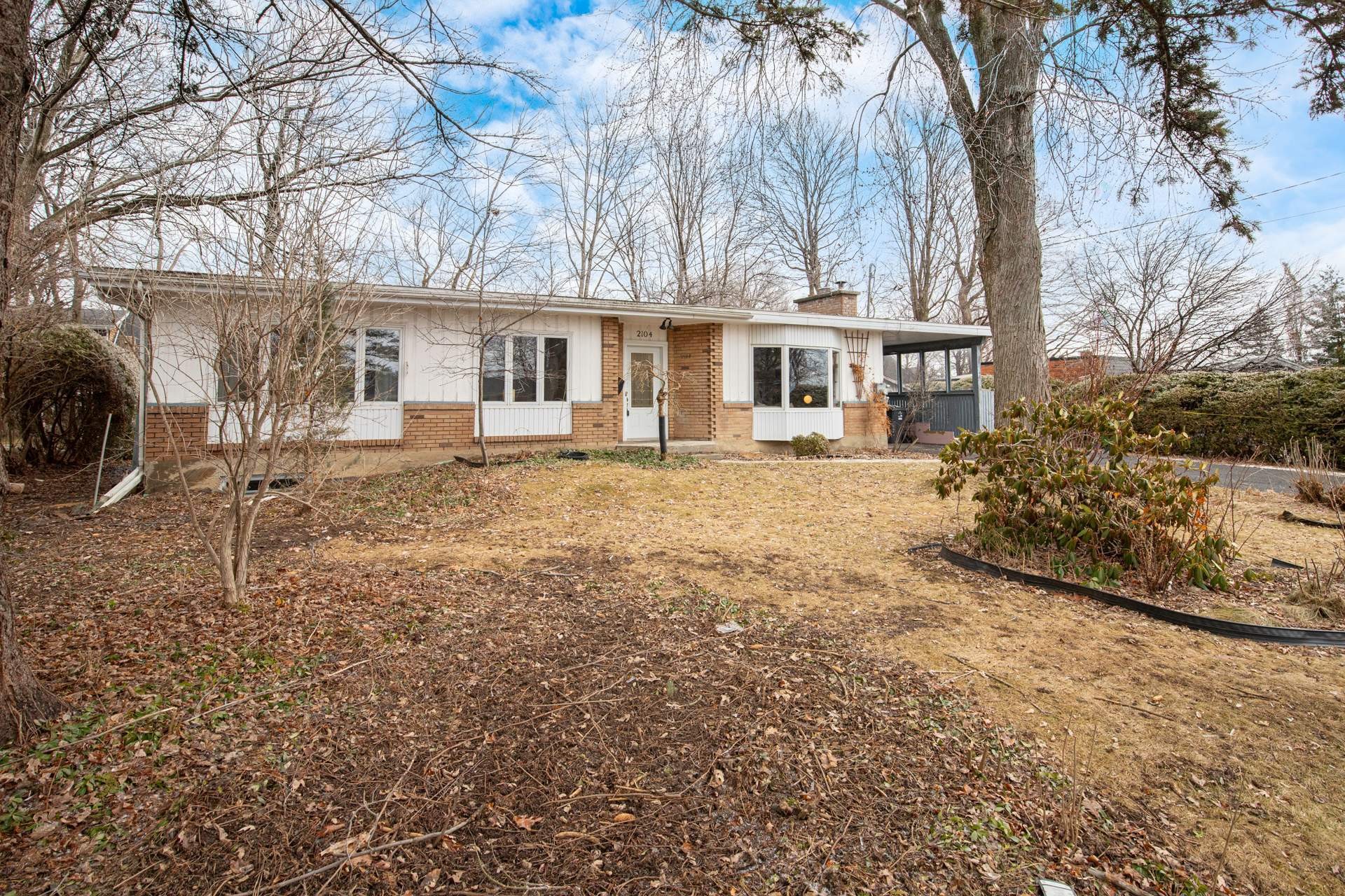 









2104


Rue Bellevue

,
Saint-Bruno-de-Montarville,




QC
J3V3X5

