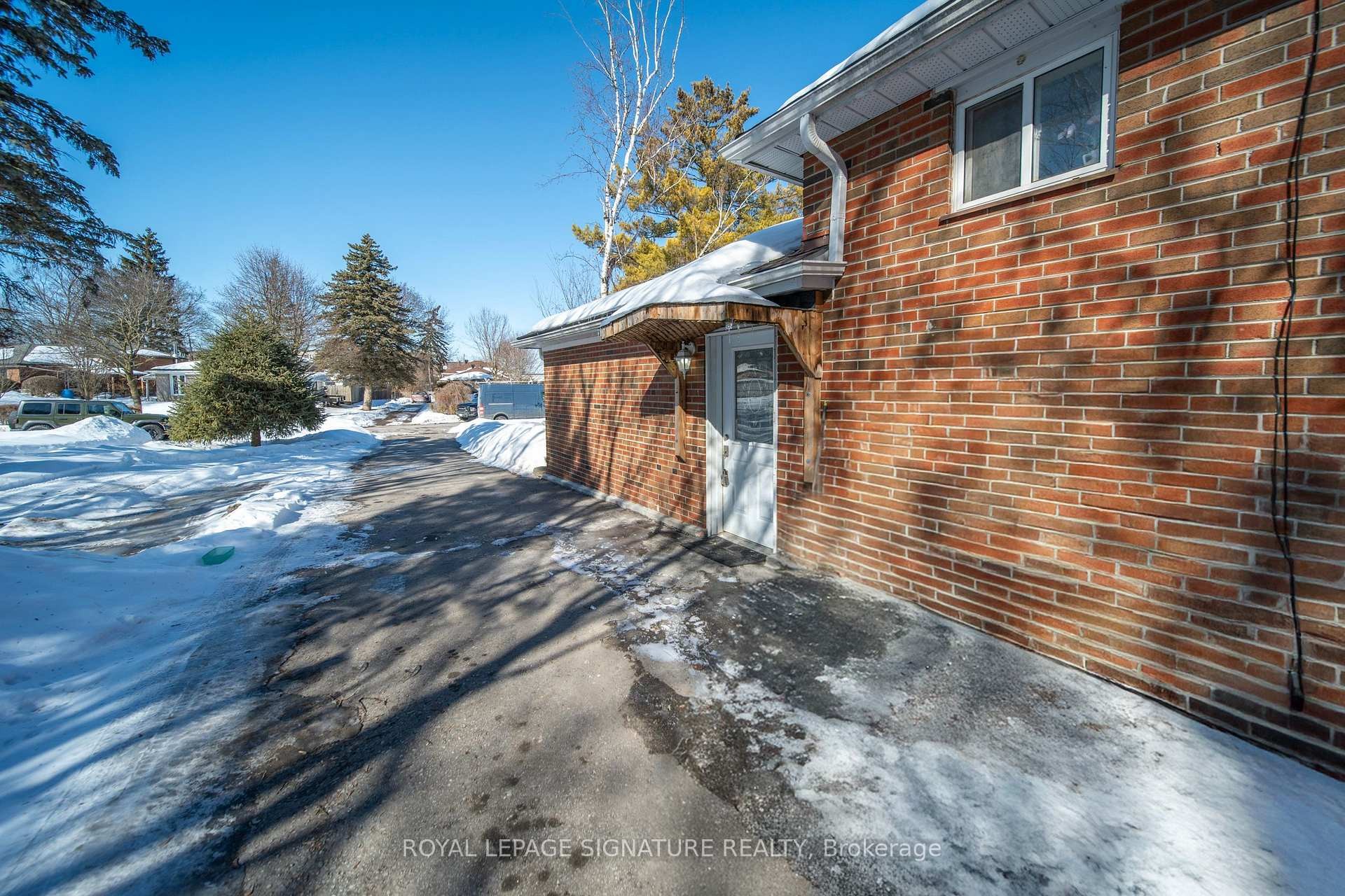 









21


Huron

Court,
Aurora,




ON
L4G 2X7


