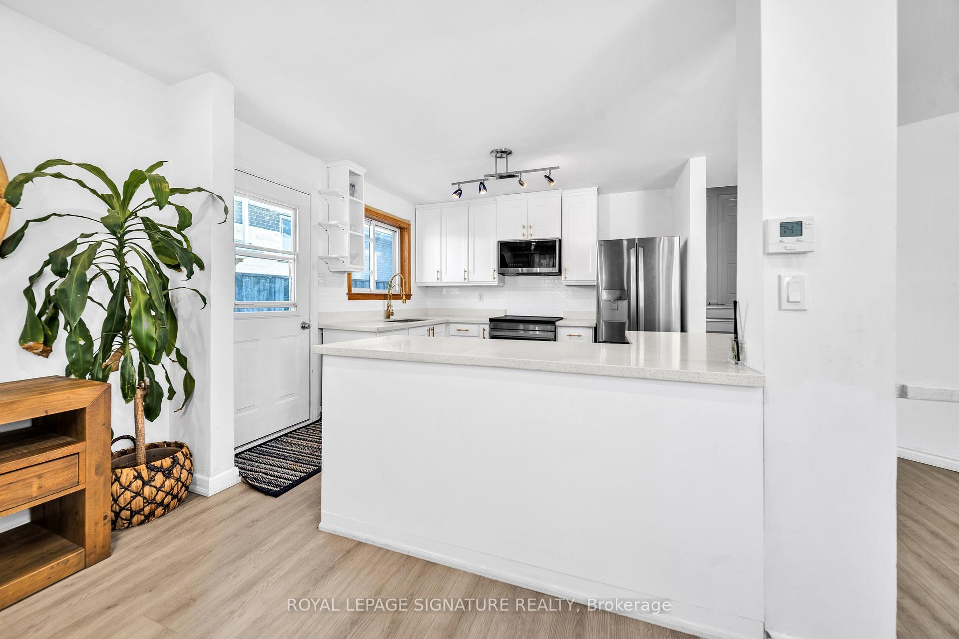 









21


Huron

Court,
Aurora,




ON
L4G 2X7

