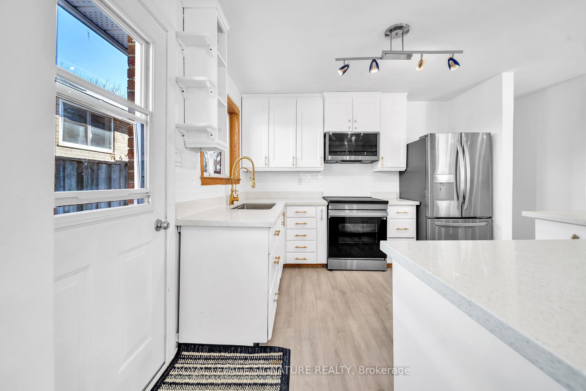 









21


Huron

Court,
Aurora,




ON
L4G 2X7

