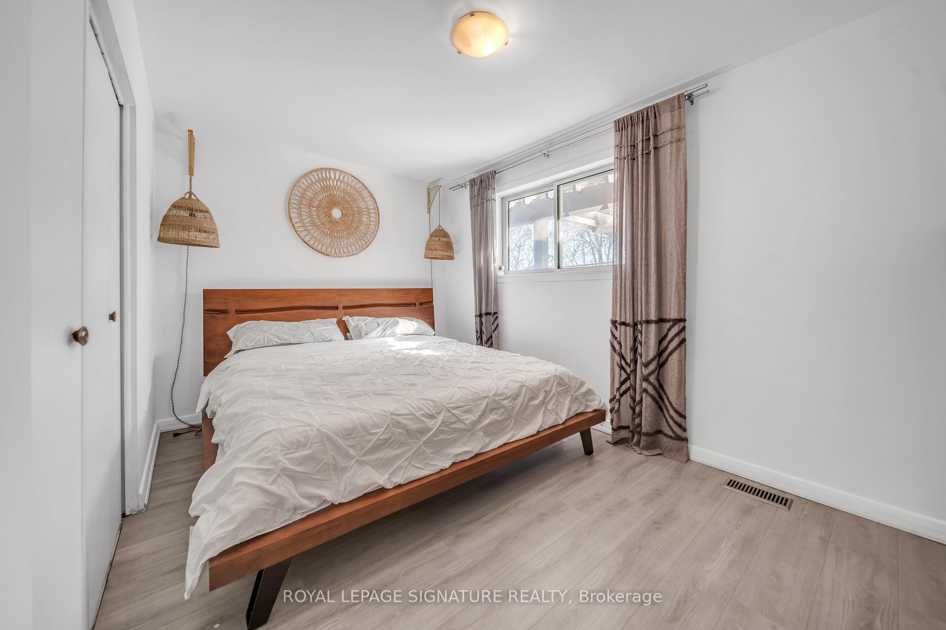 









21


Huron

Court,
Aurora,




ON
L4G 2X7

