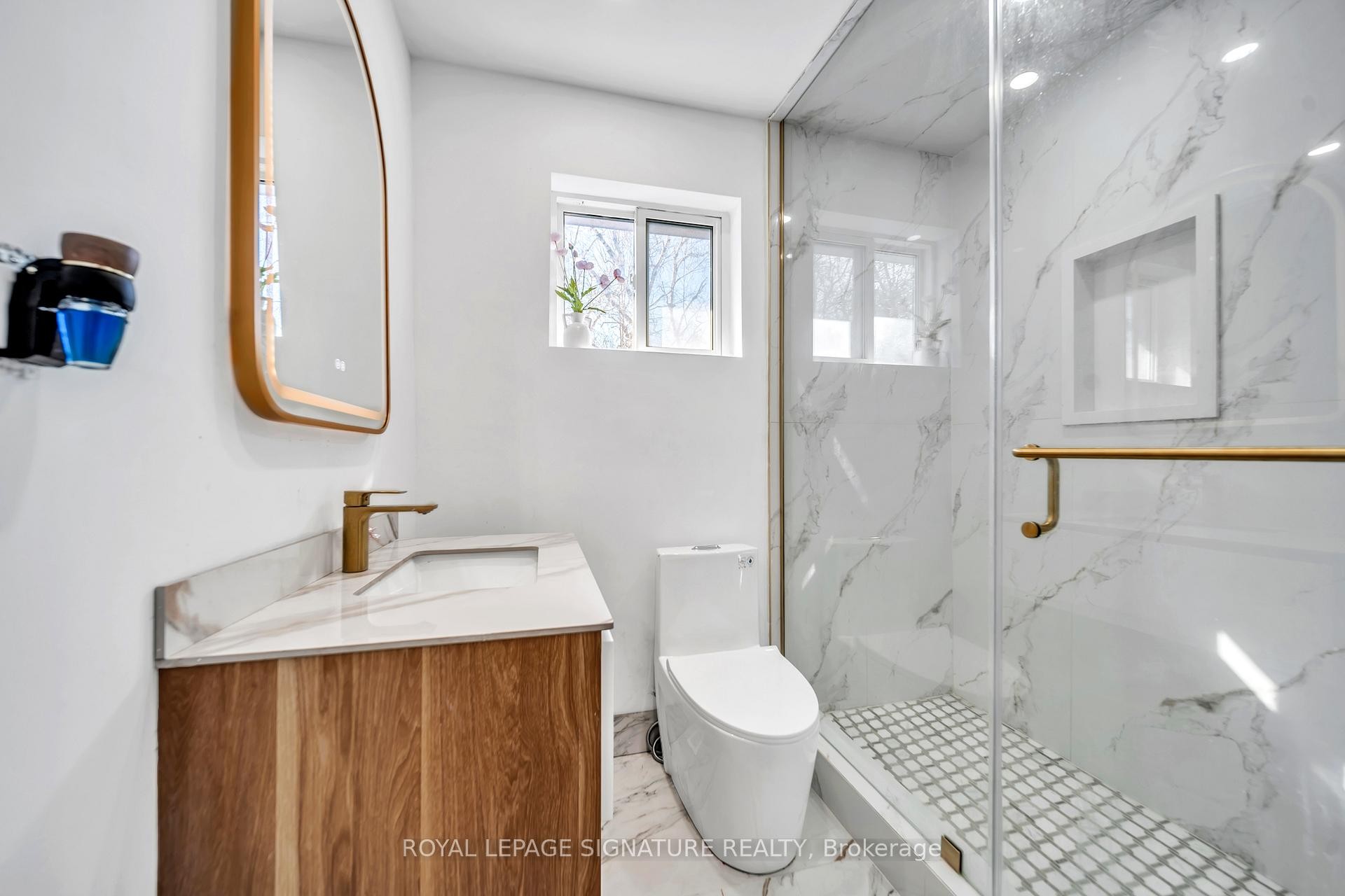 









21


Huron

Court,
Aurora,




ON
L4G 2X7


