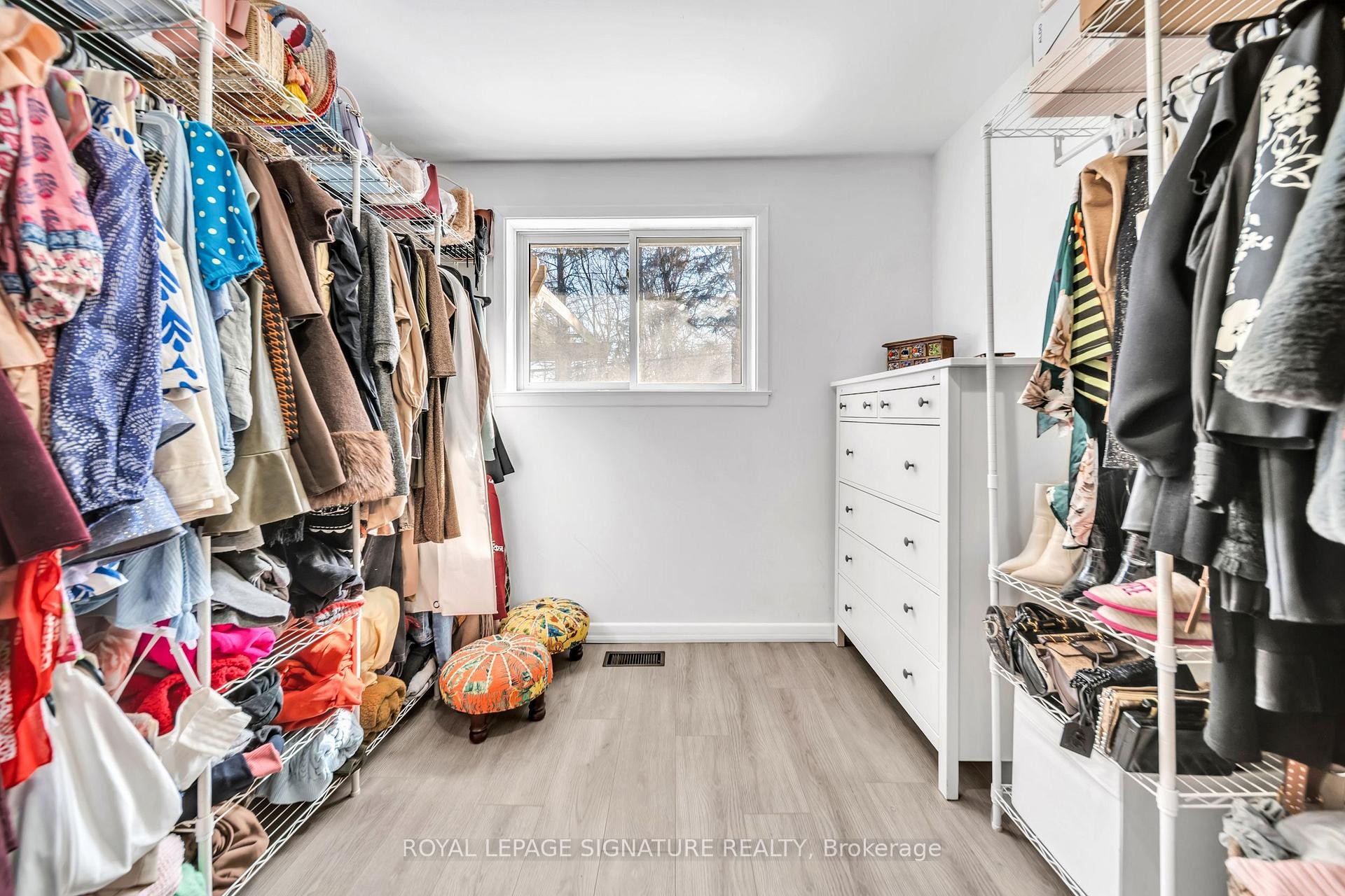 









21


Huron

Court,
Aurora,




ON
L4G 2X7

