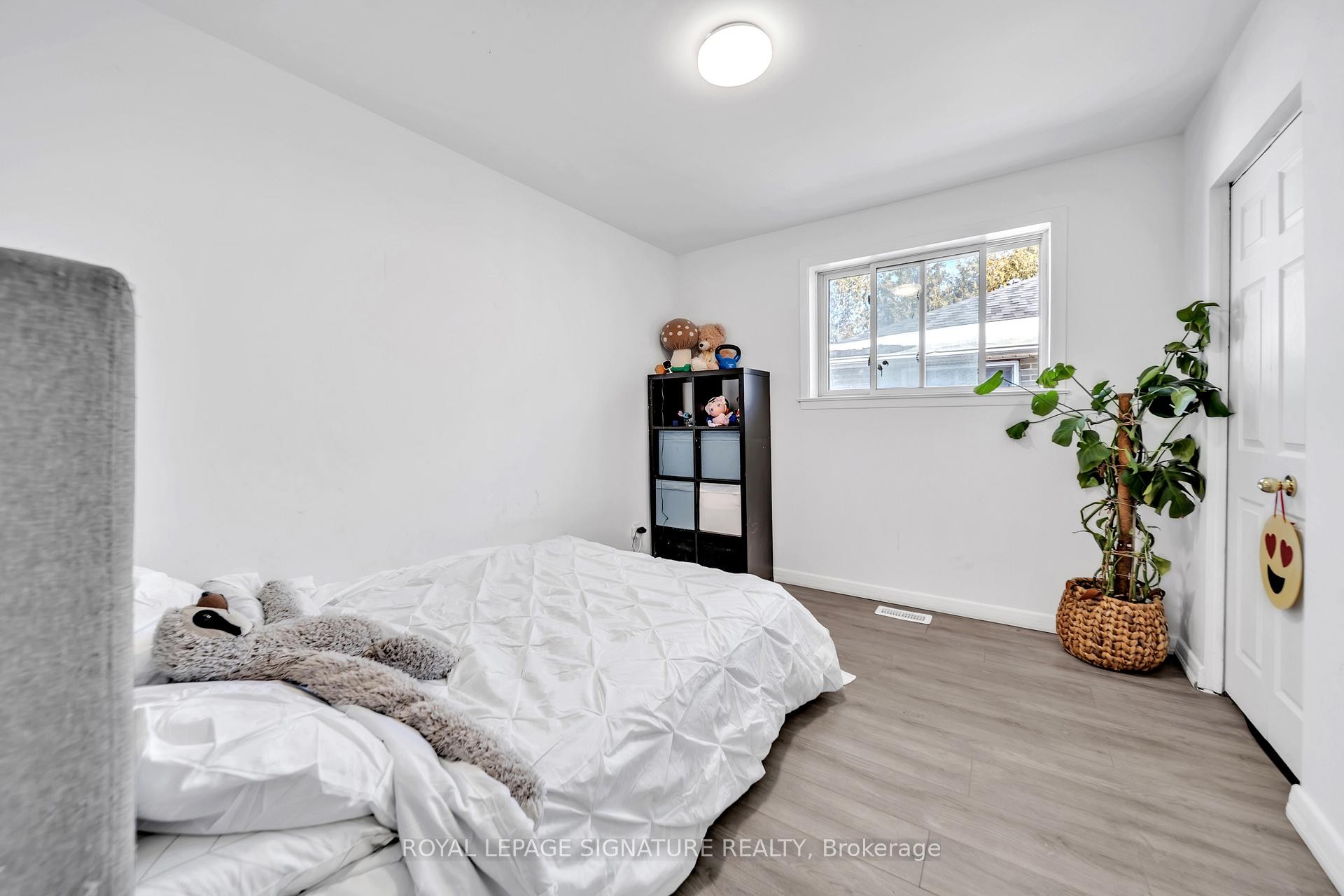









21


Huron

Court,
Aurora,




ON
L4G 2X7

