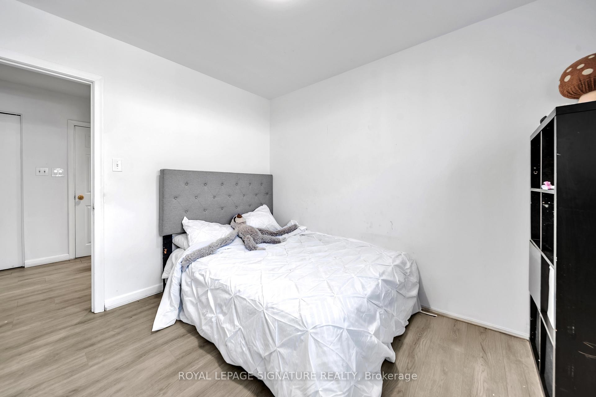 









21


Huron

Court,
Aurora,




ON
L4G 2X7

