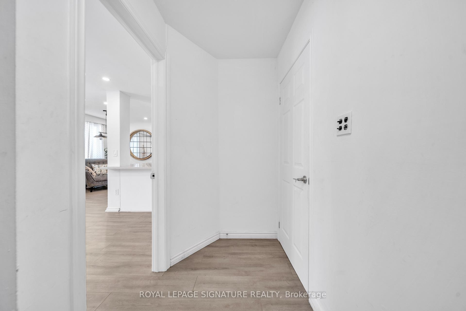 









21


Huron

Court,
Aurora,




ON
L4G 2X7

