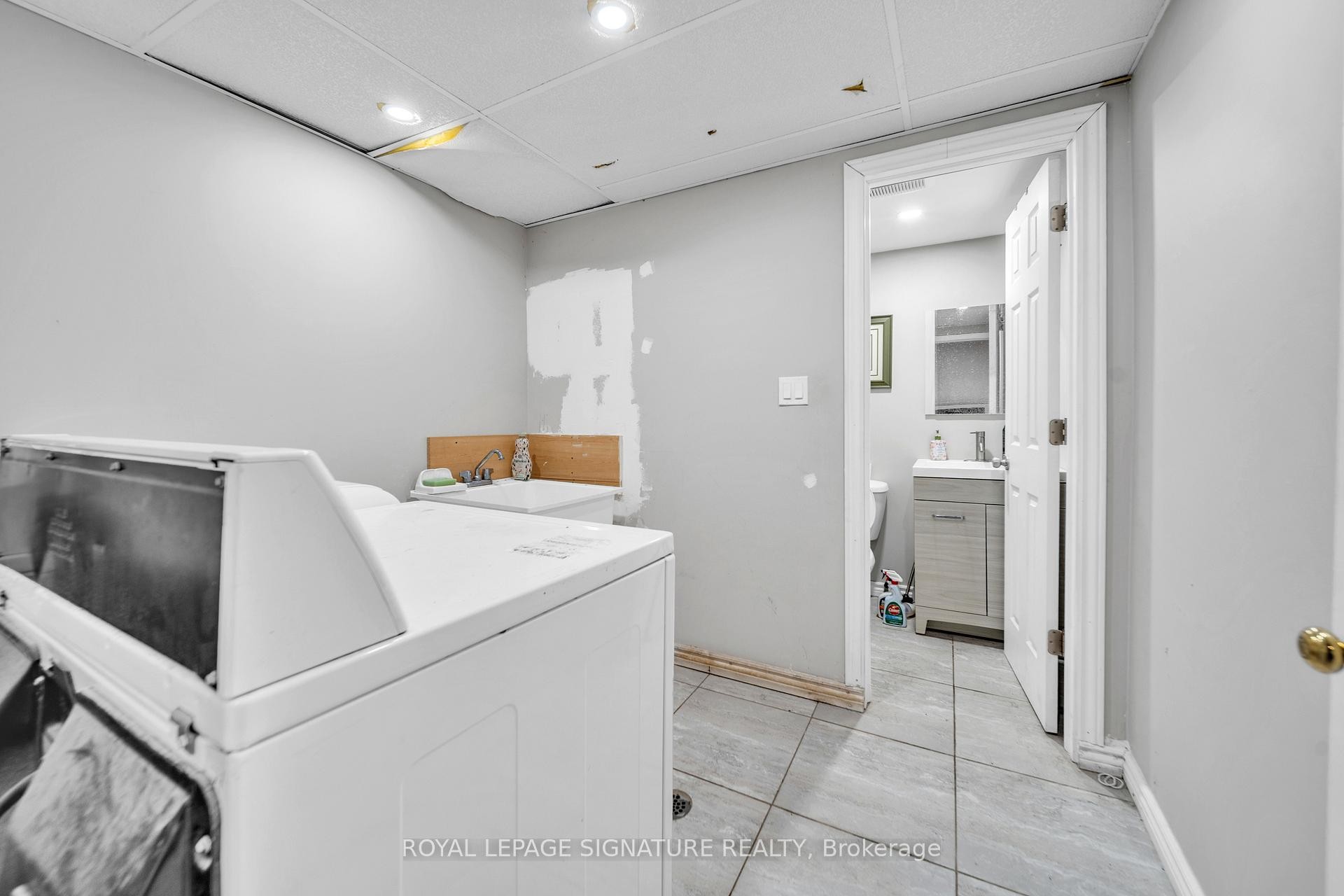 









21


Huron

Court,
Aurora,




ON
L4G 2X7

