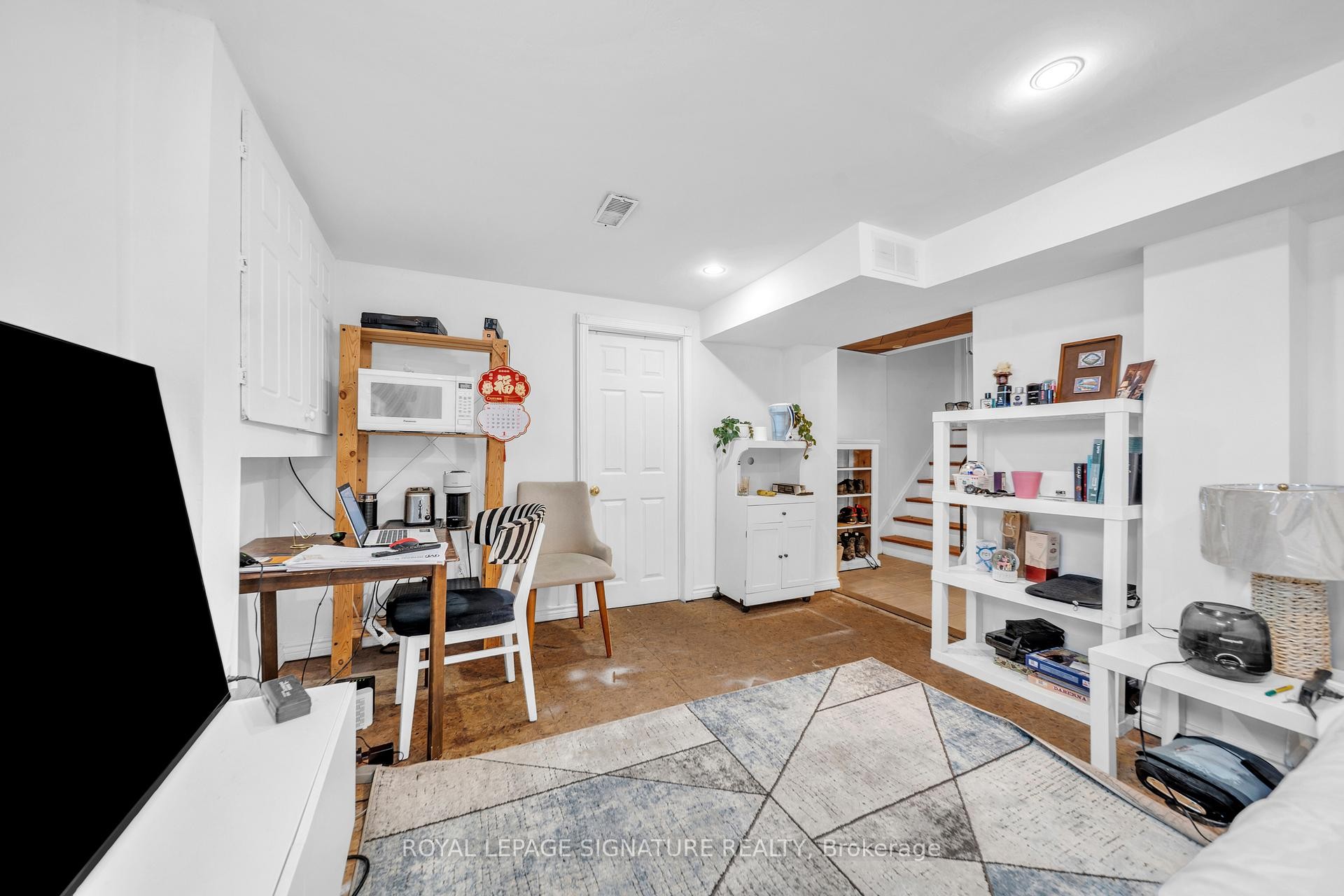 









21


Huron

Court,
Aurora,




ON
L4G 2X7

