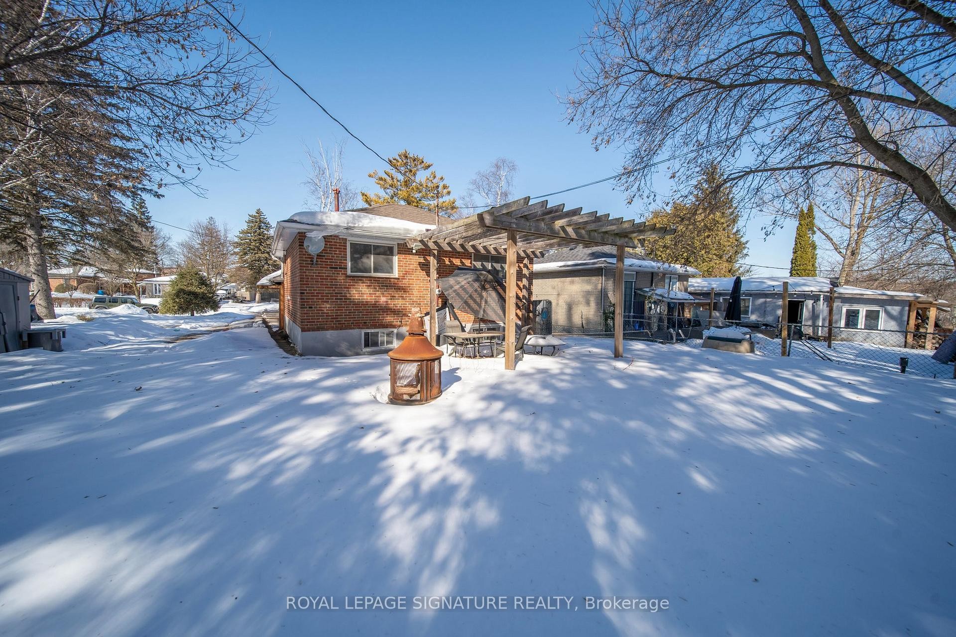 









21


Huron

Court,
Aurora,




ON
L4G 2X7

