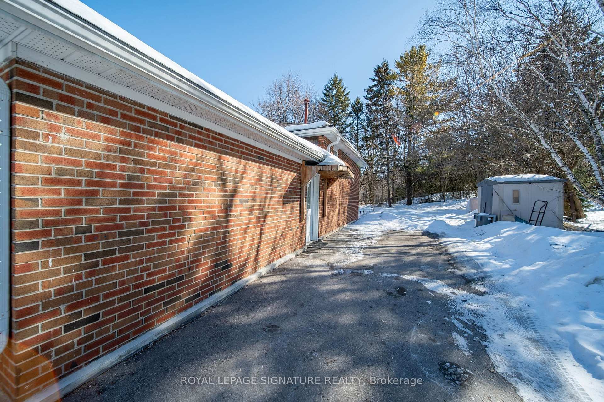









21


Huron

Court,
Aurora,




ON
L4G 2X7

