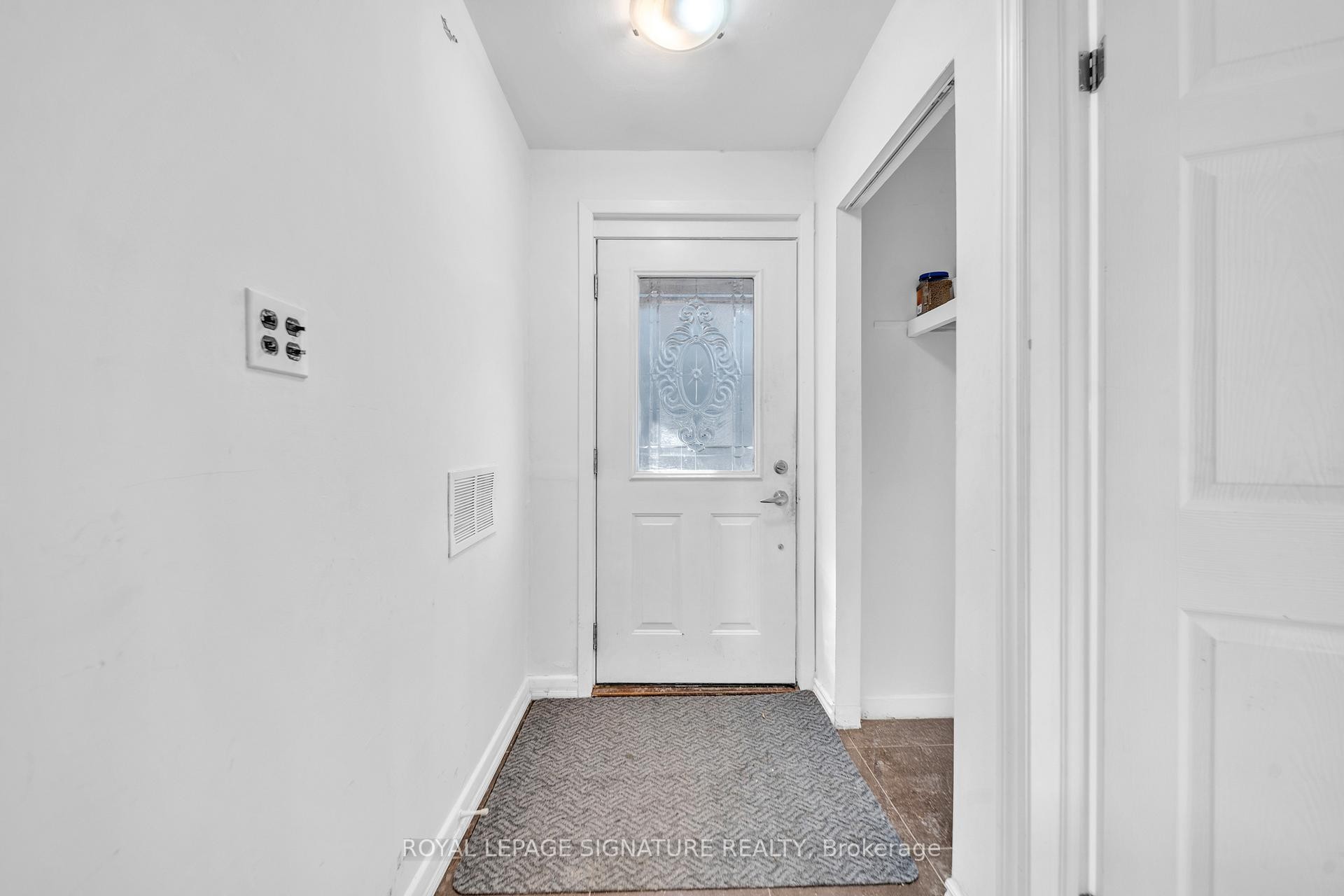 









21


Huron

Court,
Aurora,




ON
L4G 2X7

