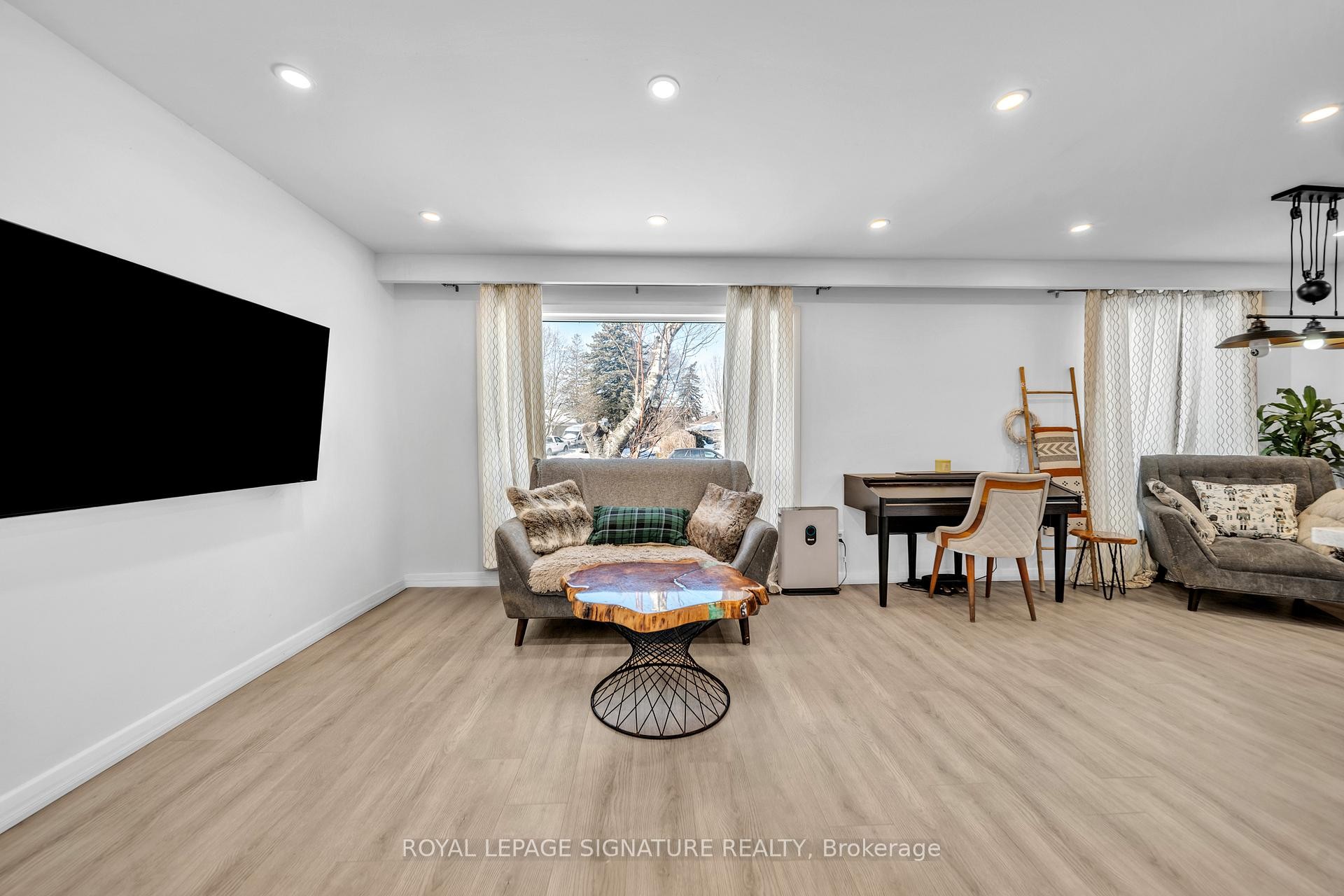 









21


Huron

Court,
Aurora,




ON
L4G 2X7

