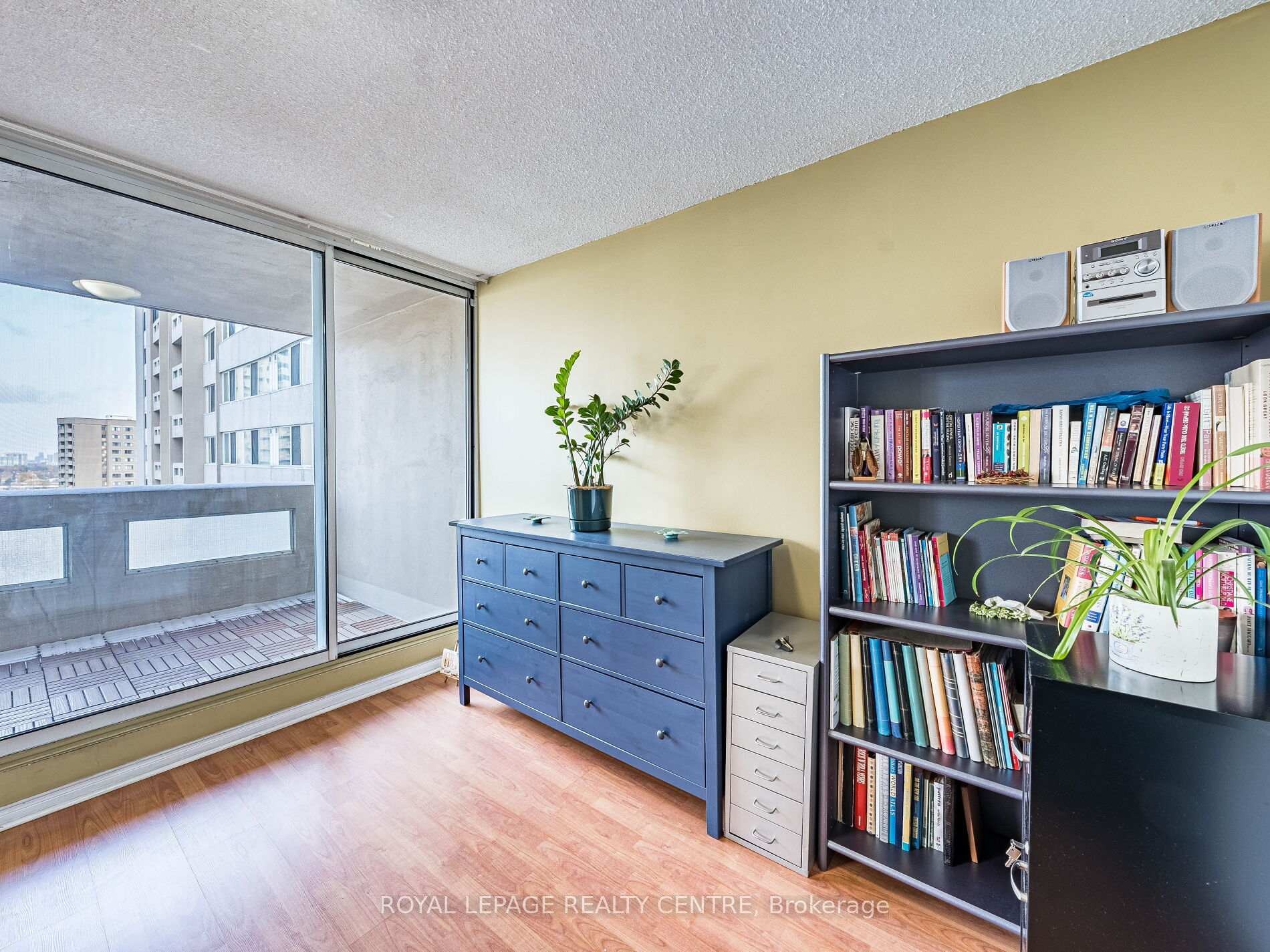 









3590


Kaneff

Crescent West, 1604,
Mississauga,




ON
L5A 3X3

