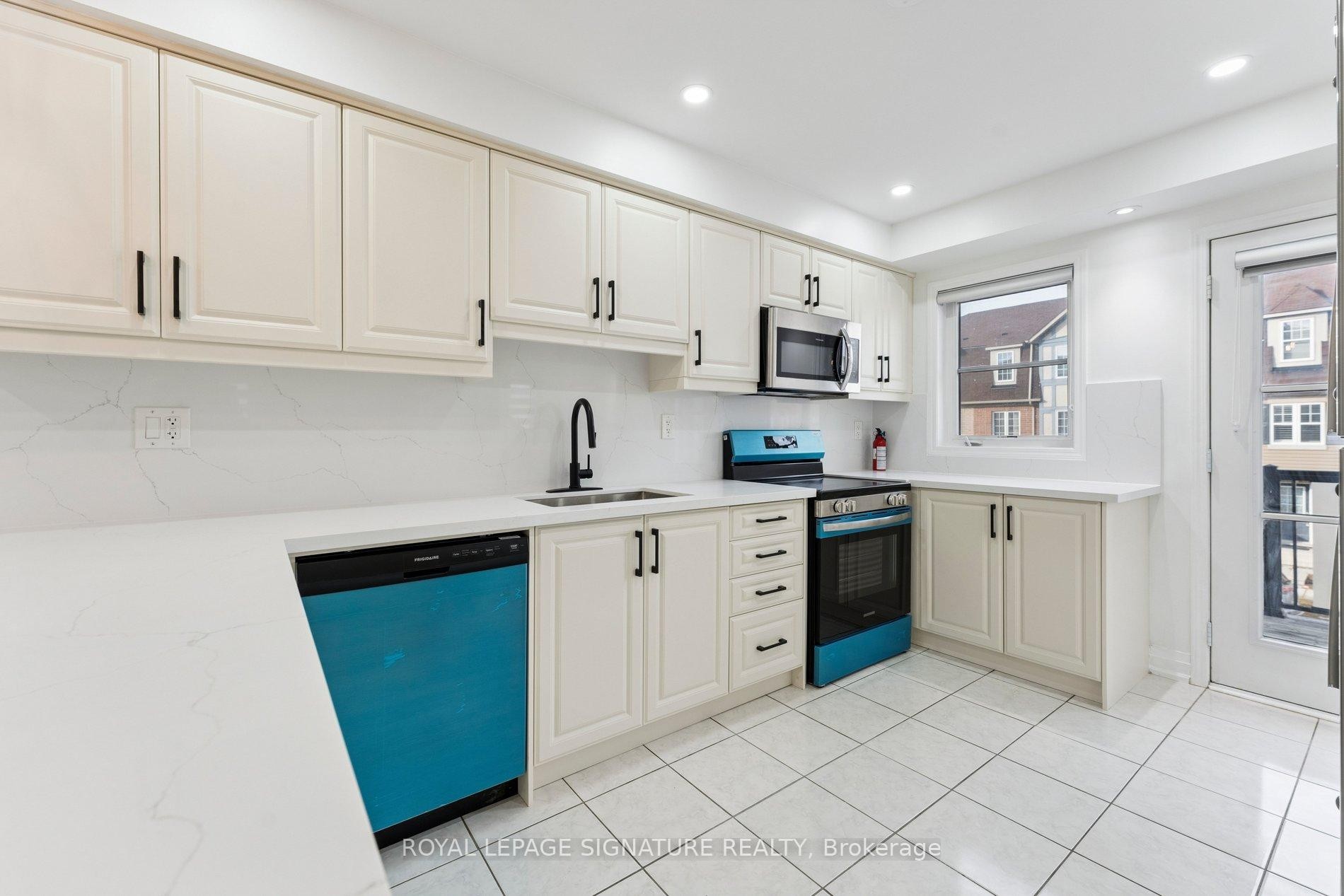 









122


Baycliffe

Crescent,
Brampton,




ON
L7A 3Y7

