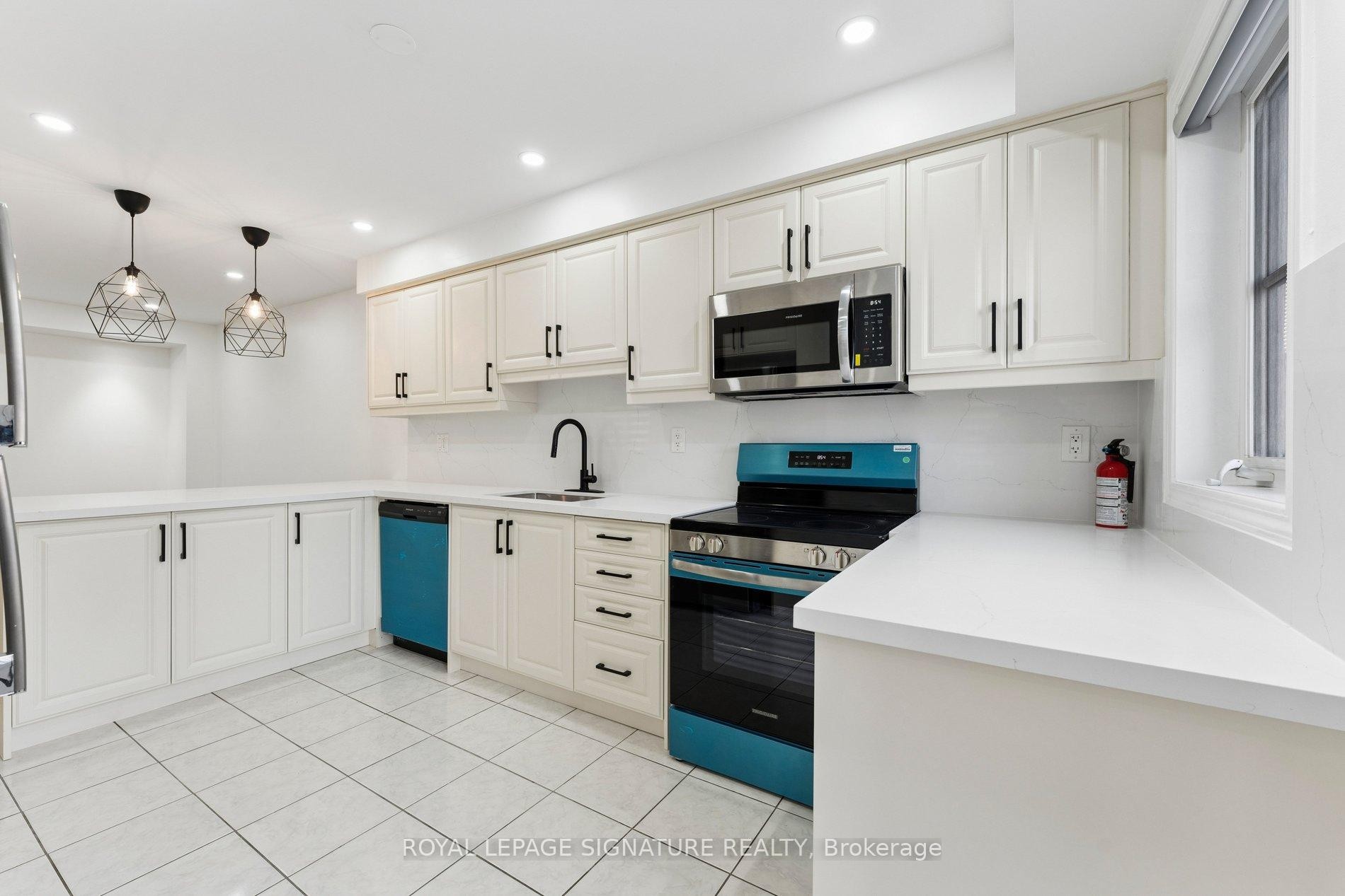 









122


Baycliffe

Crescent,
Brampton,




ON
L7A 3Y7

