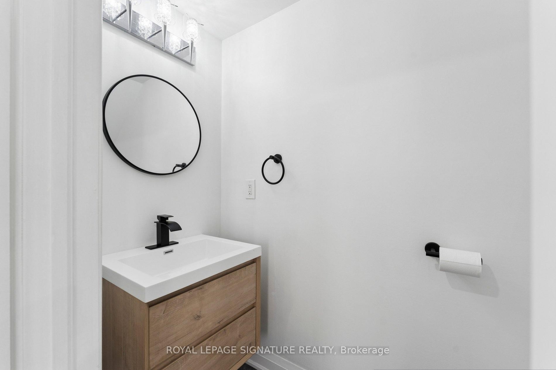 









122


Baycliffe

Crescent,
Brampton,




ON
L7A 3Y7

