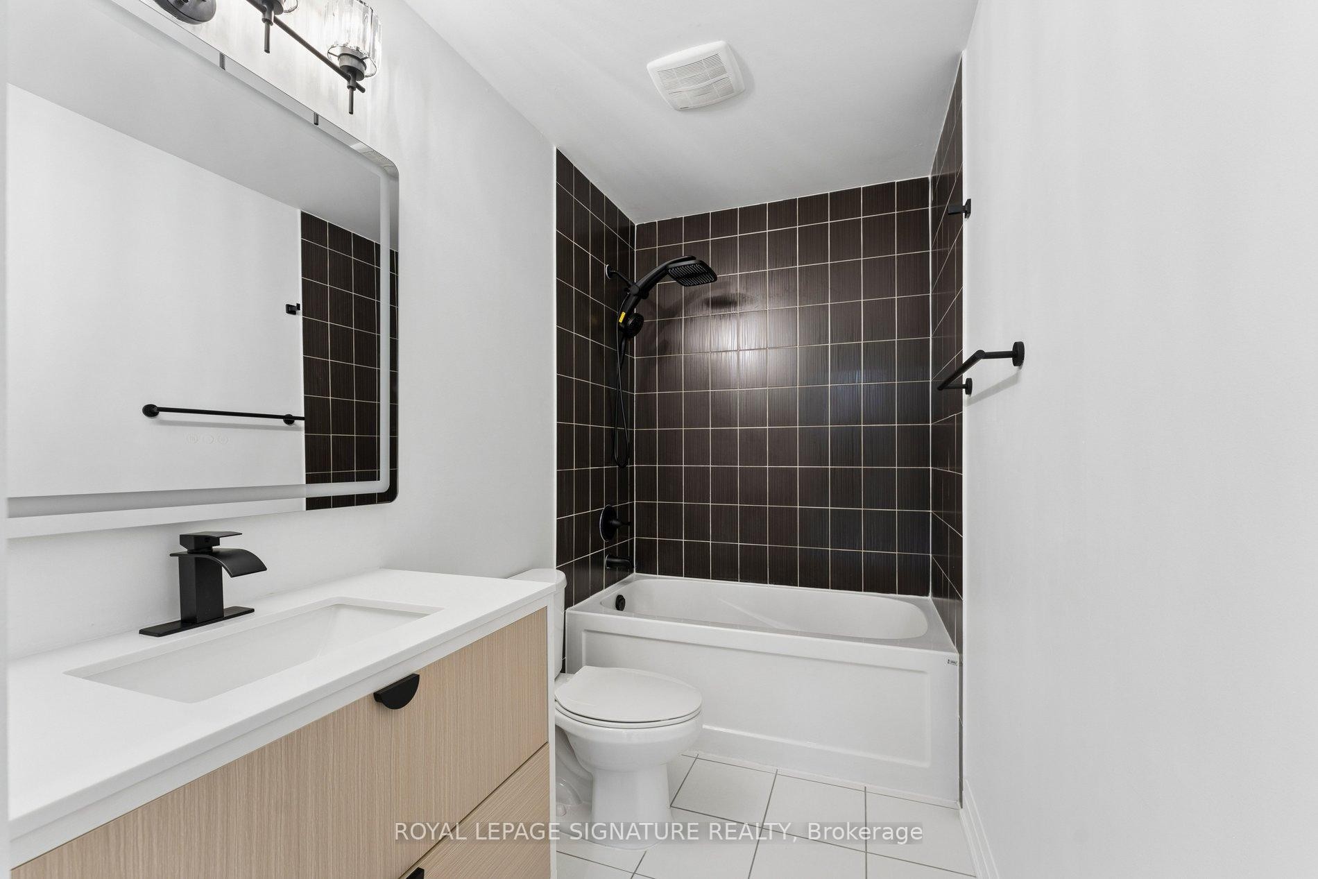 









122


Baycliffe

Crescent,
Brampton,




ON
L7A 3Y7

