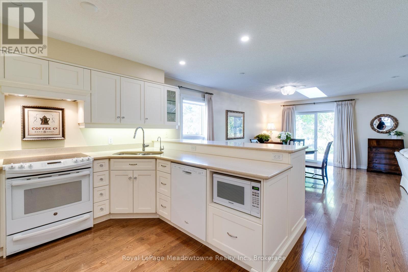 












20 ARBORDALE WALK

,
Guelph (Village By The Arboretum),




Ontario
N1C4X7

