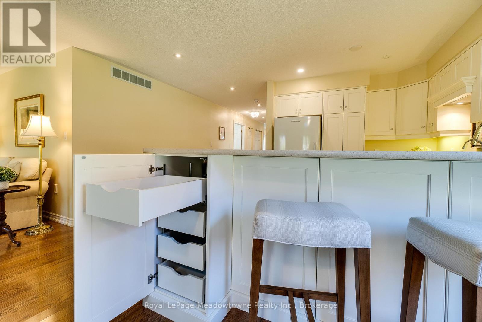 












20 ARBORDALE WALK

,
Guelph (Village By The Arboretum),




Ontario
N1C4X7

