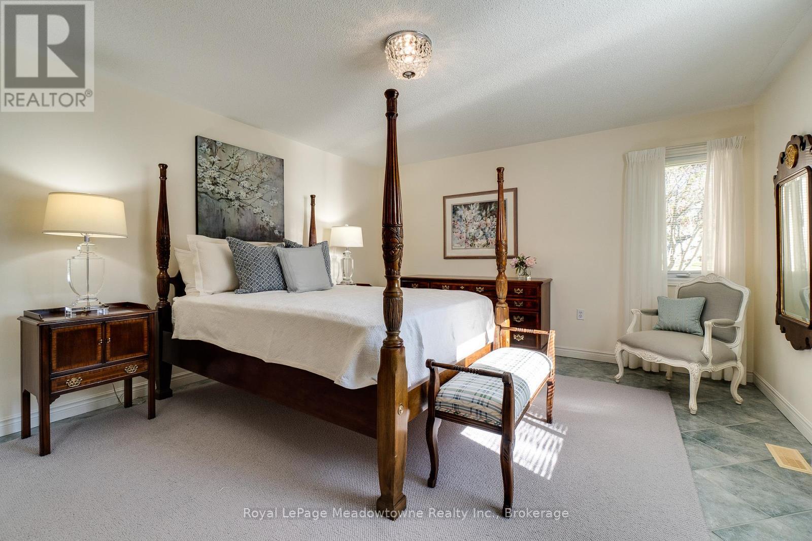 












20 ARBORDALE WALK

,
Guelph (Village By The Arboretum),




Ontario
N1C4X7

