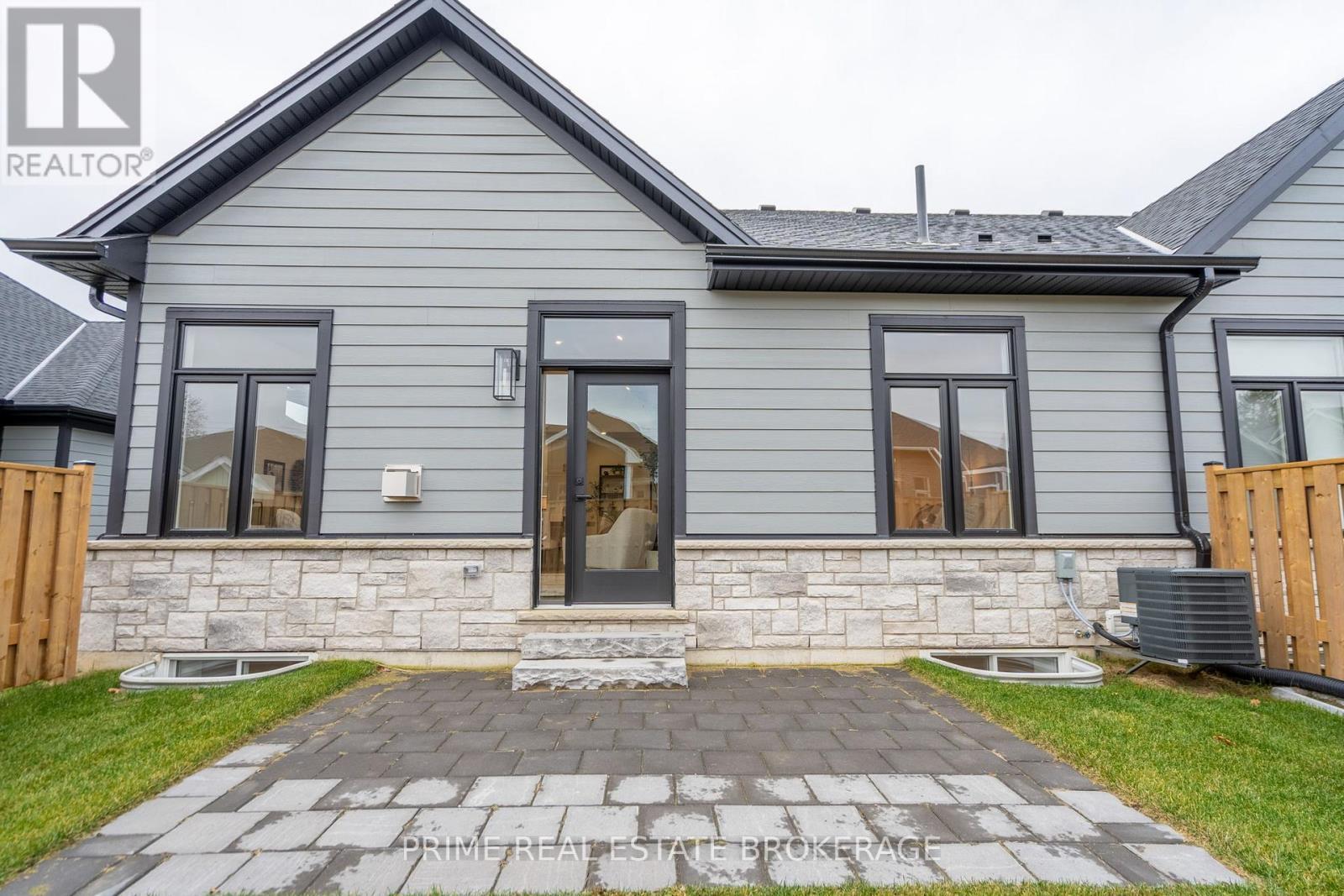 












25 - 62 COMPASS TRAIL

,
Central Elgin (Port Stanley),







Ontario
N5L0B4

