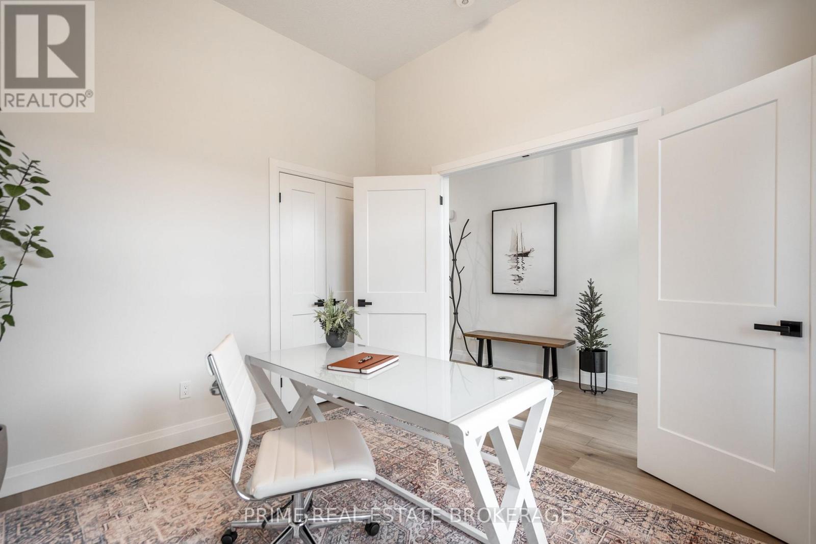 












25 - 62 COMPASS TRAIL

,
Central Elgin (Port Stanley),







Ontario
N5L0B4

