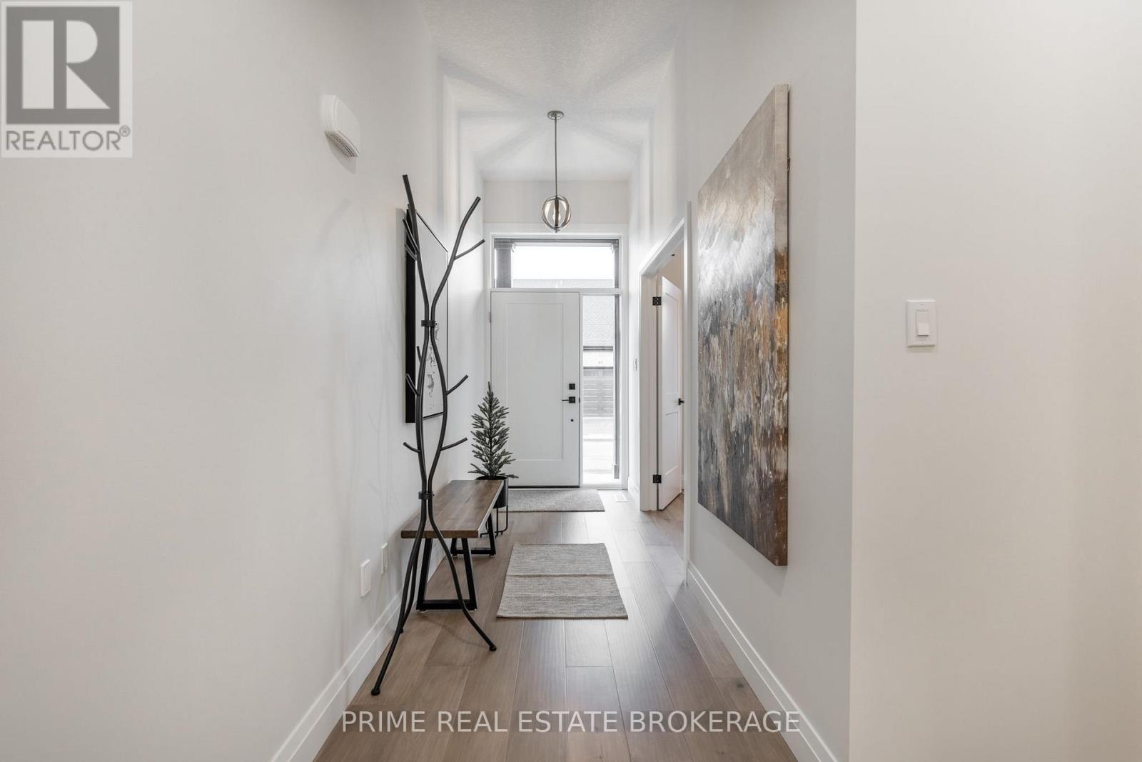 












25 - 62 COMPASS TRAIL

,
Central Elgin (Port Stanley),







Ontario
N5L0B4

