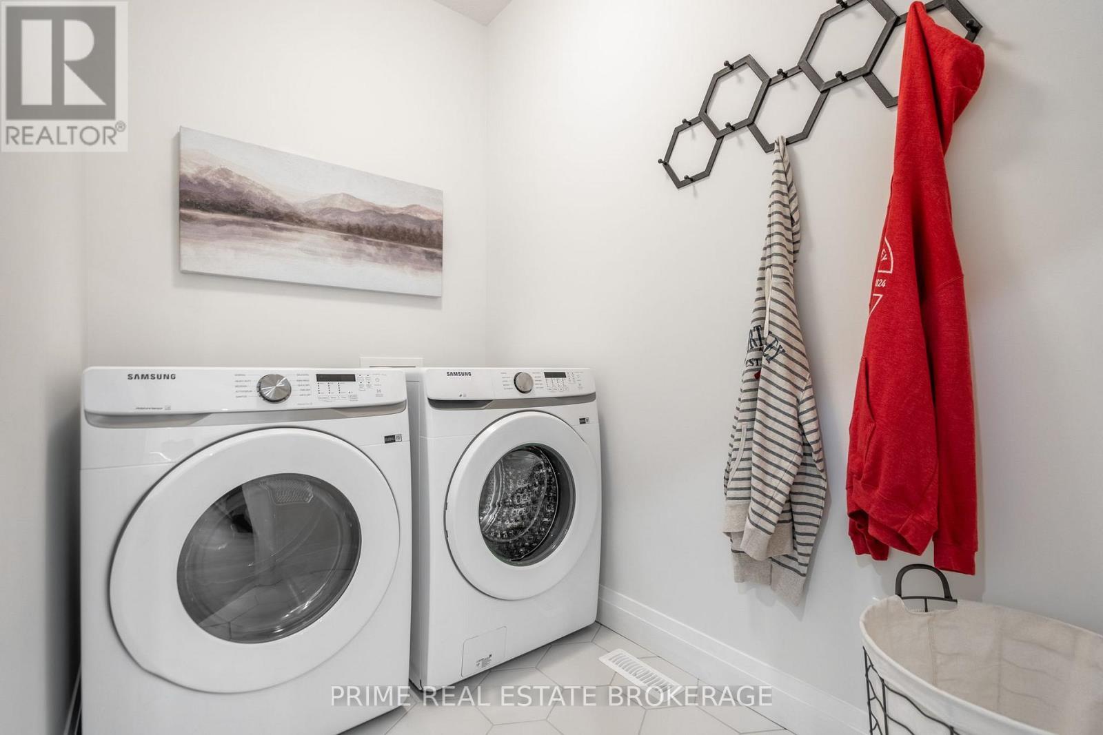 












25 - 62 COMPASS TRAIL

,
Central Elgin (Port Stanley),







Ontario
N5L0B4

