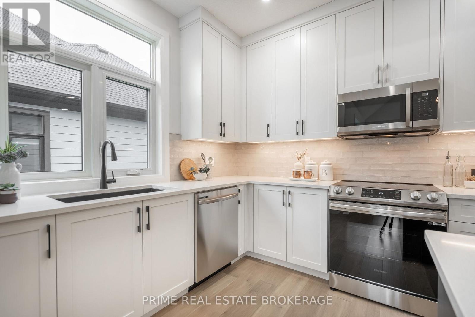 












25 - 62 COMPASS TRAIL

,
Central Elgin (Port Stanley),







Ontario
N5L0B4

