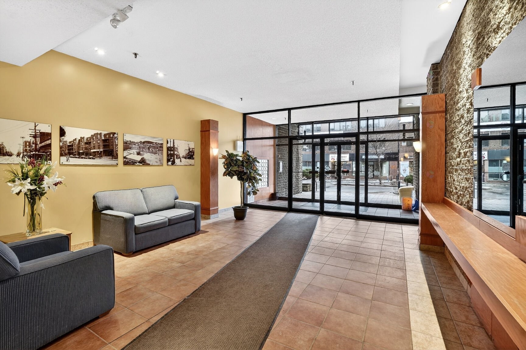 









4411


Rue St-Denis

, 401,
Montréal (Le Plateau-Mont-Royal),




QC
H2J2L2

