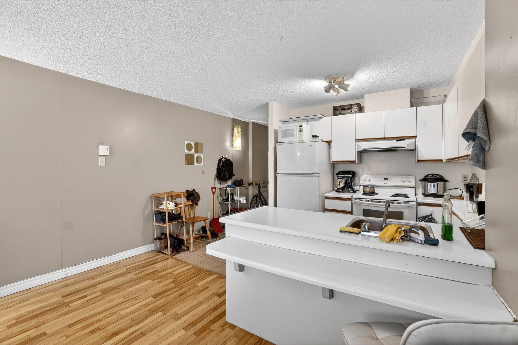 









4411


Rue St-Denis

, 401,
Montréal (Le Plateau-Mont-Royal),




QC
H2J2L2

