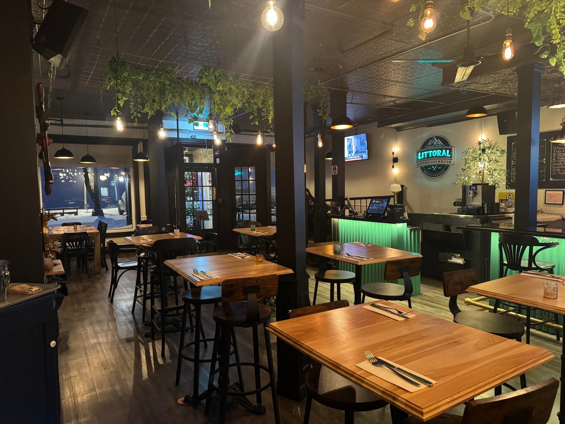 









170

 - 172


1re Avenue O.

,
Sainte-Anne-des-Monts,




QC
G4V1C8

