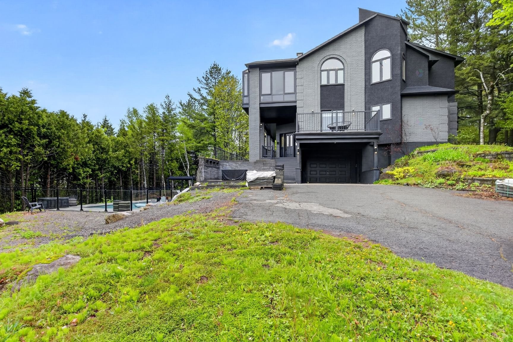 









830


Rue des Conifères

,
Prévost,




QC
J0R1T0

