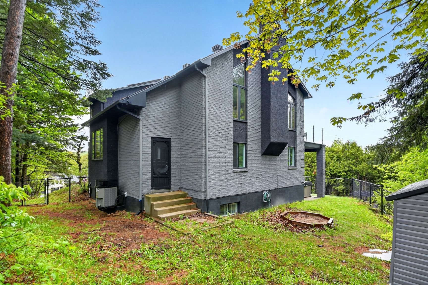 









830


Rue des Conifères

,
Prévost,




QC
J0R1T0

