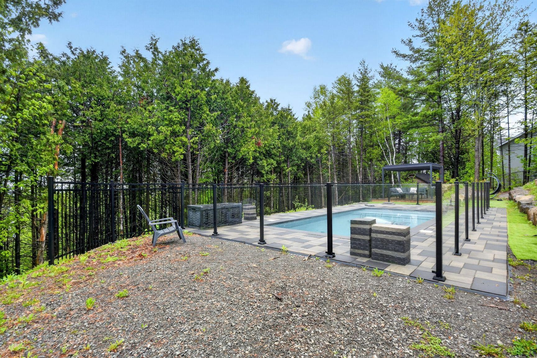 









830


Rue des Conifères

,
Prévost,




QC
J0R1T0

