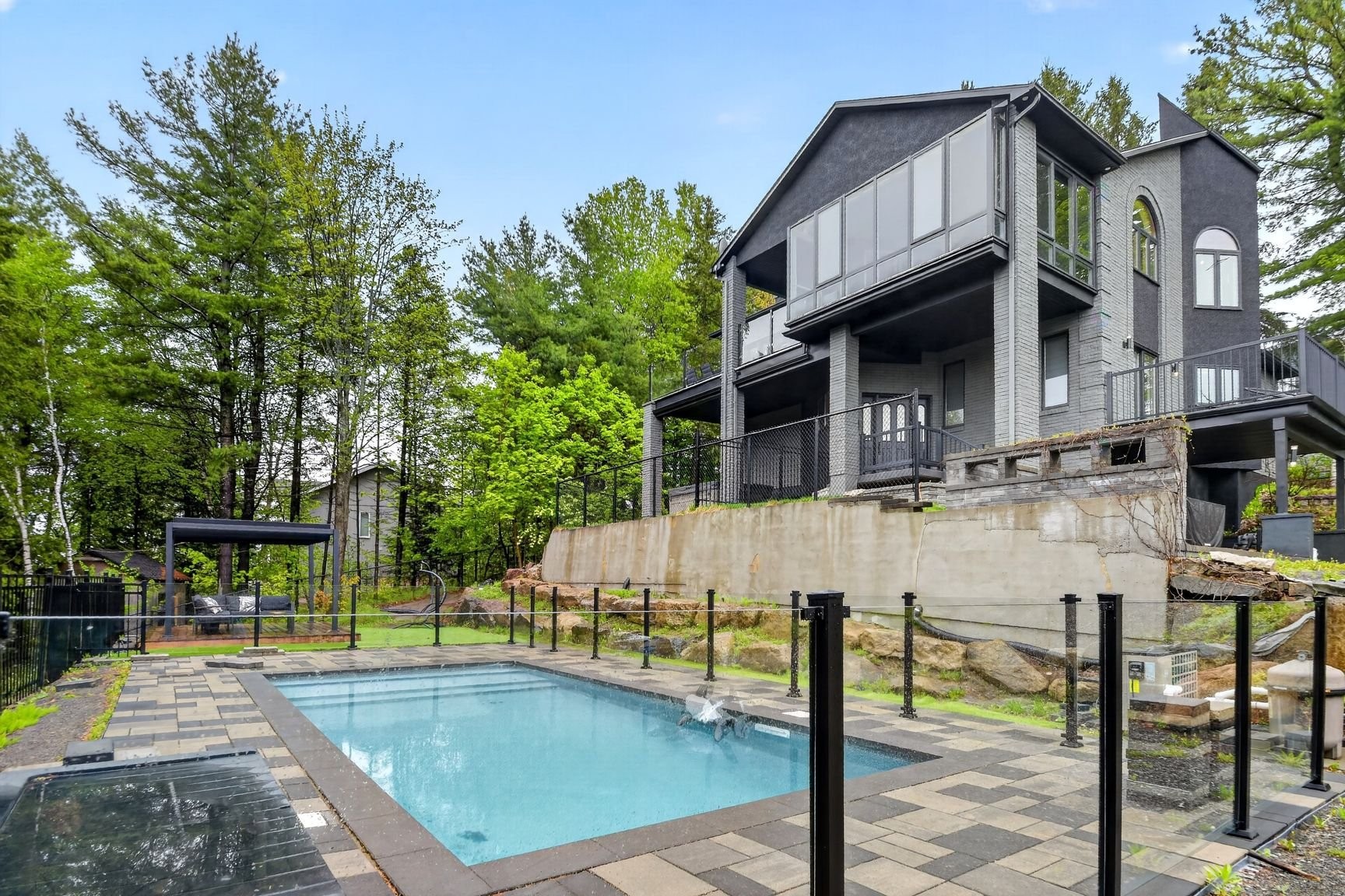 









830


Rue des Conifères

,
Prévost,




QC
J0R1T0

