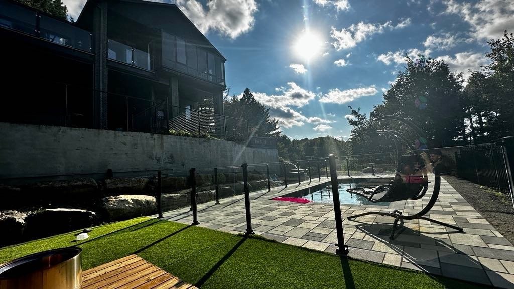 









830


Rue des Conifères

,
Prévost,




QC
J0R1T0

